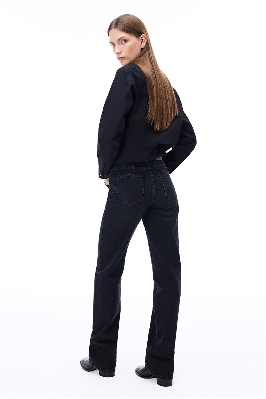 Siyah Klasik Yaka Gömlek