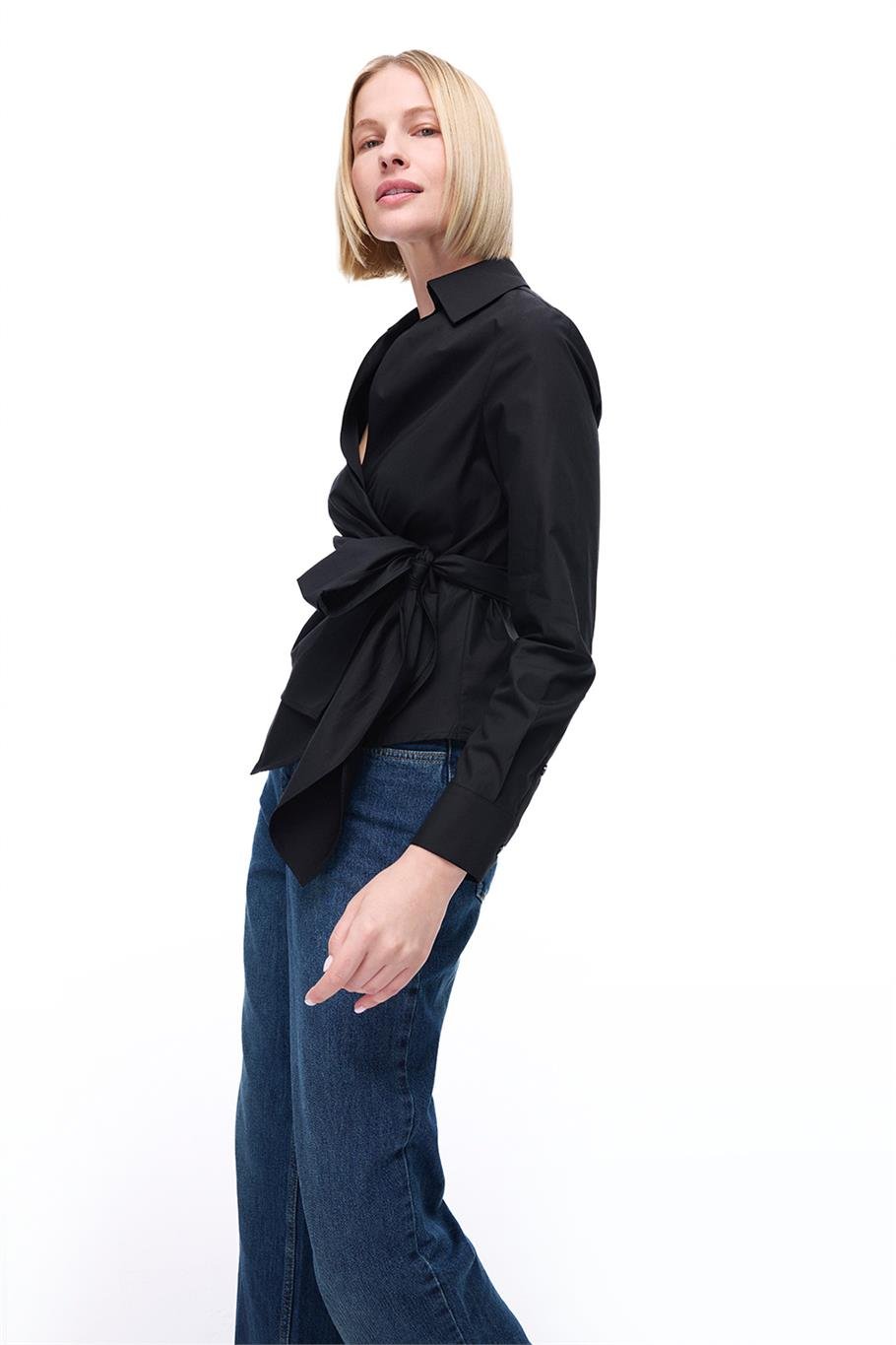 Siyah Klasik Yaka Gömlek