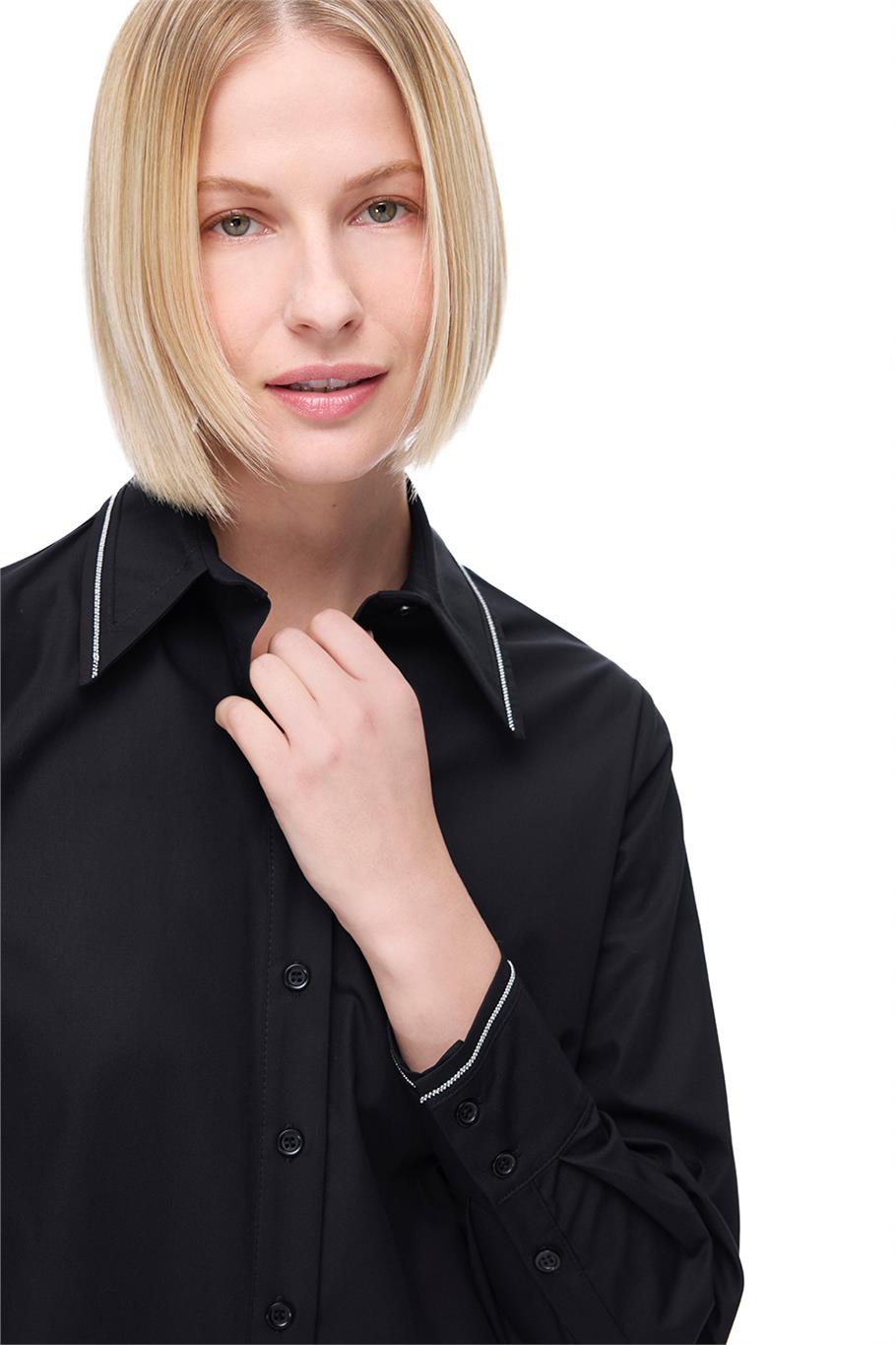 Siyah Klasik Yaka Gömlek