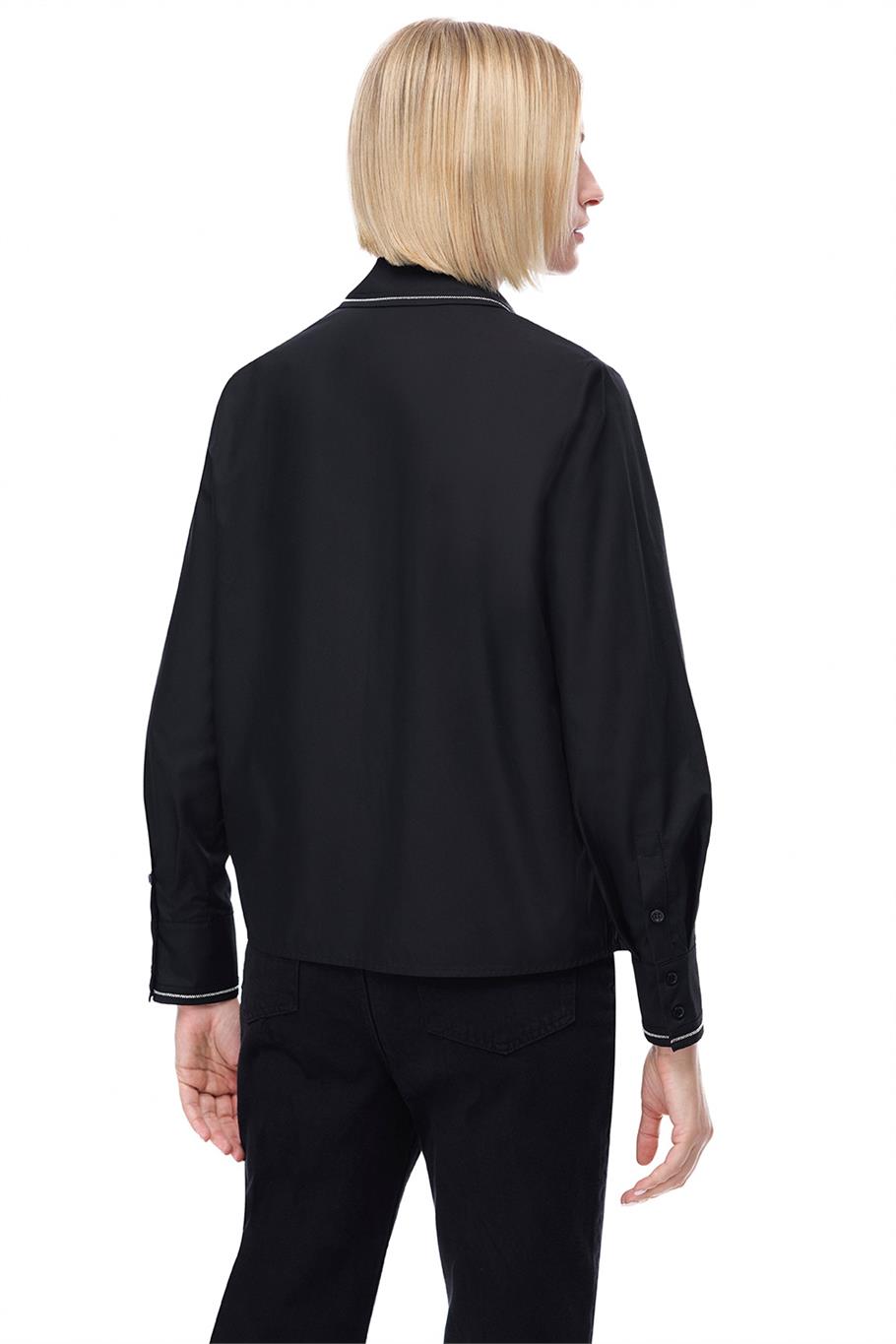 Siyah Klasik Yaka Gömlek