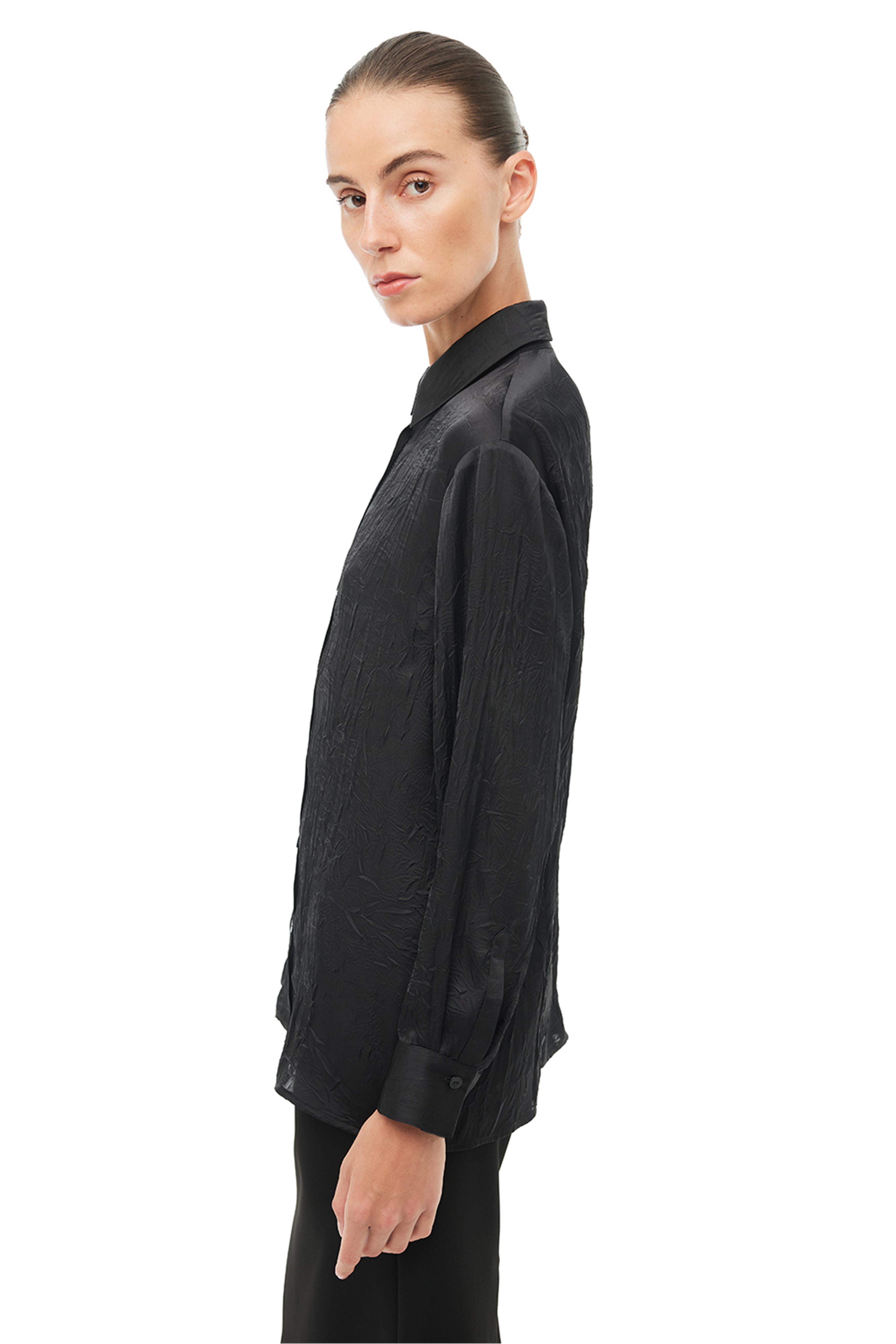 Siyah Klasik Yaka Gömlek