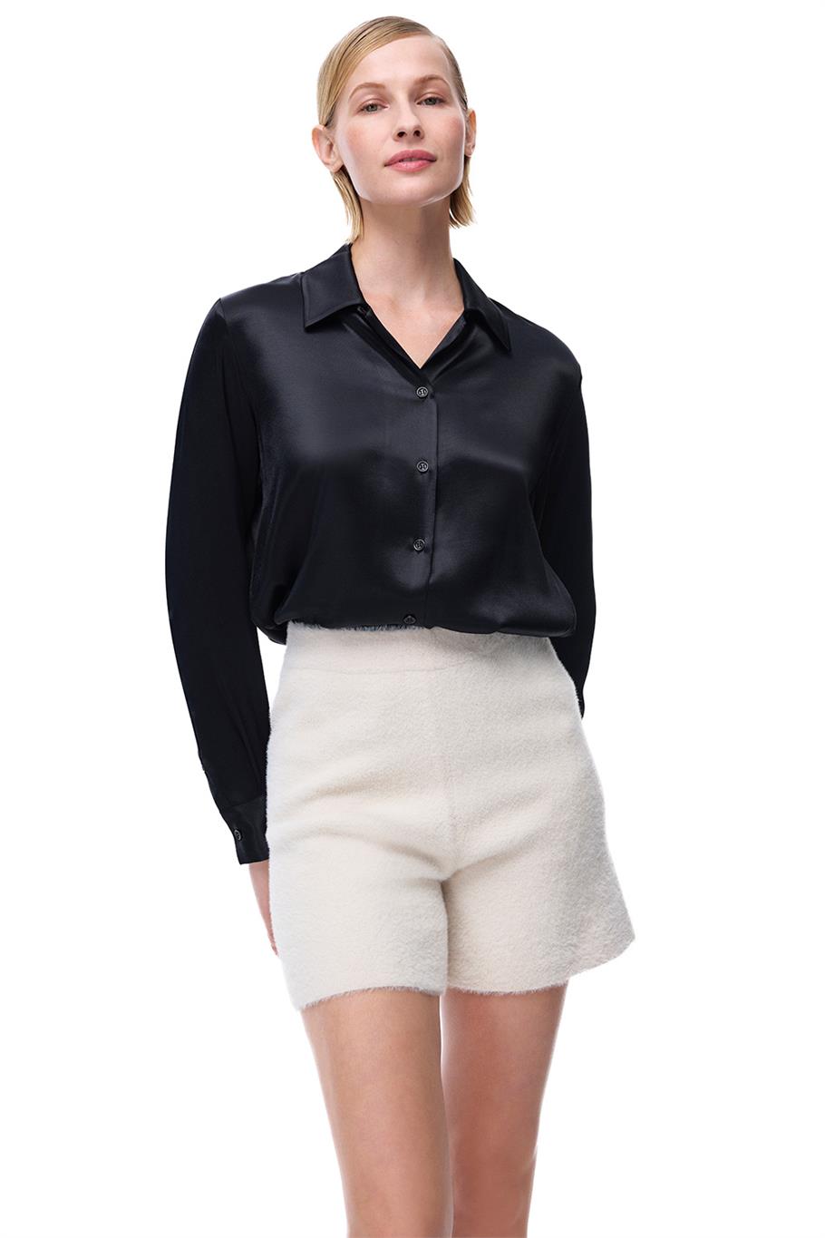 Siyah Klasik Yaka Gömlek