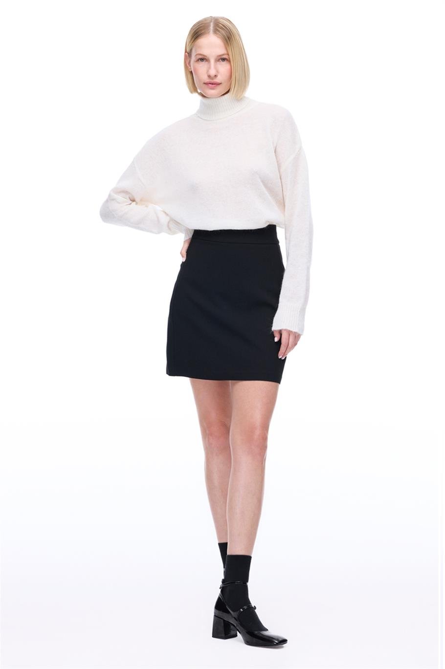 Siyah Orta Bel Diz Üstü Etek