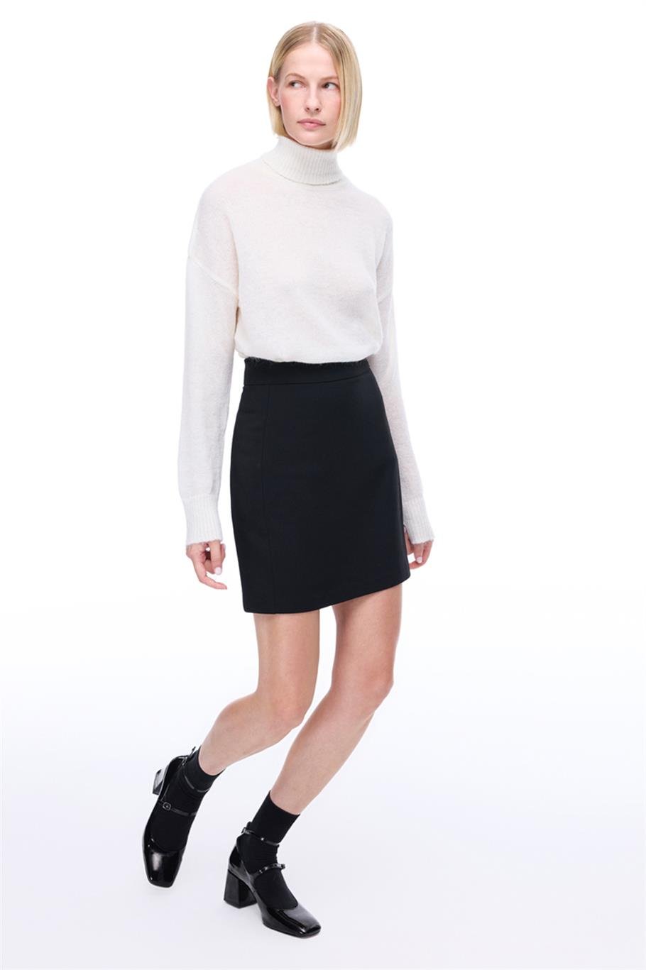 Siyah Orta Bel Diz Üstü Etek