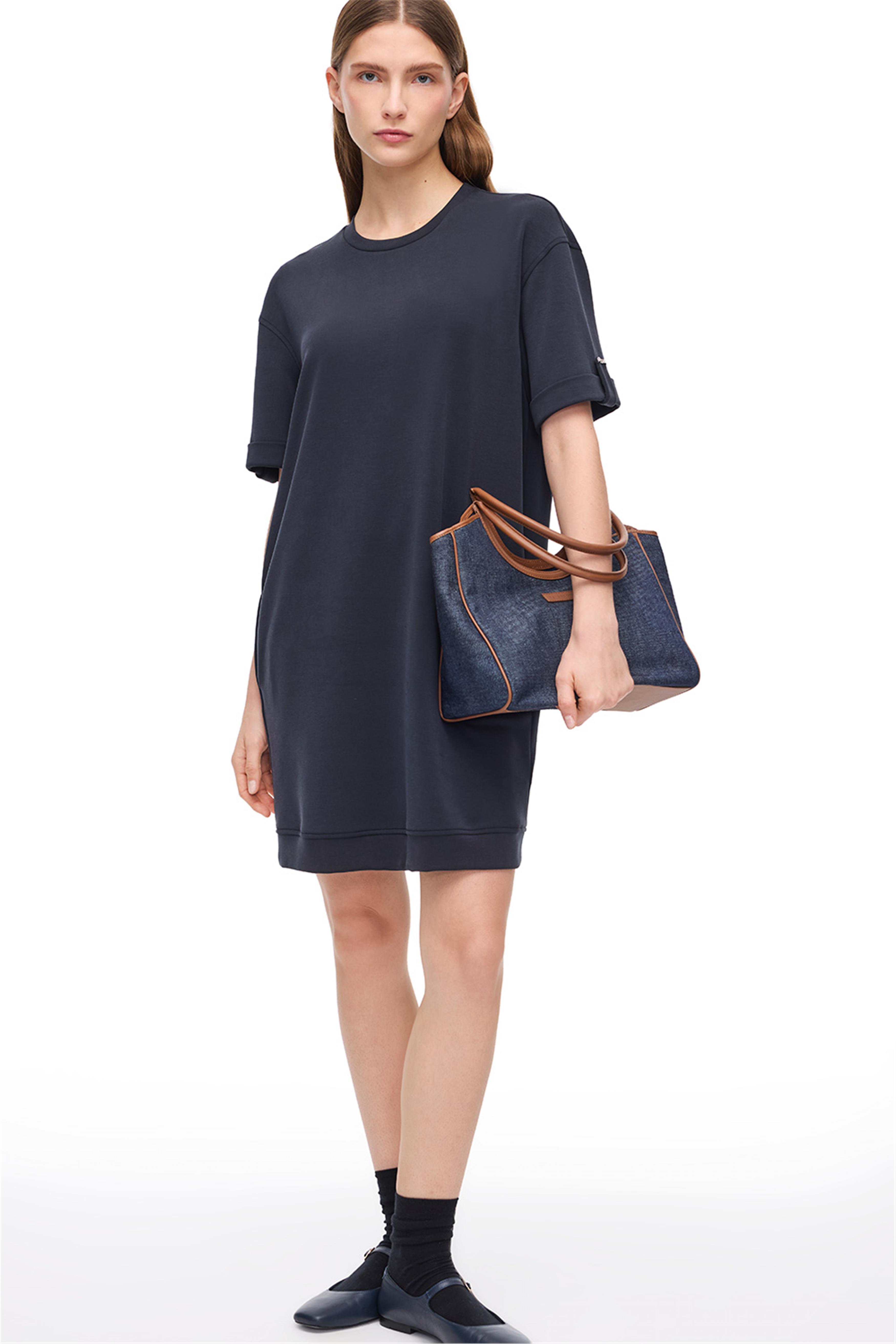 Siyah Rahat Kesim Yuvarlak Yaka Elbise