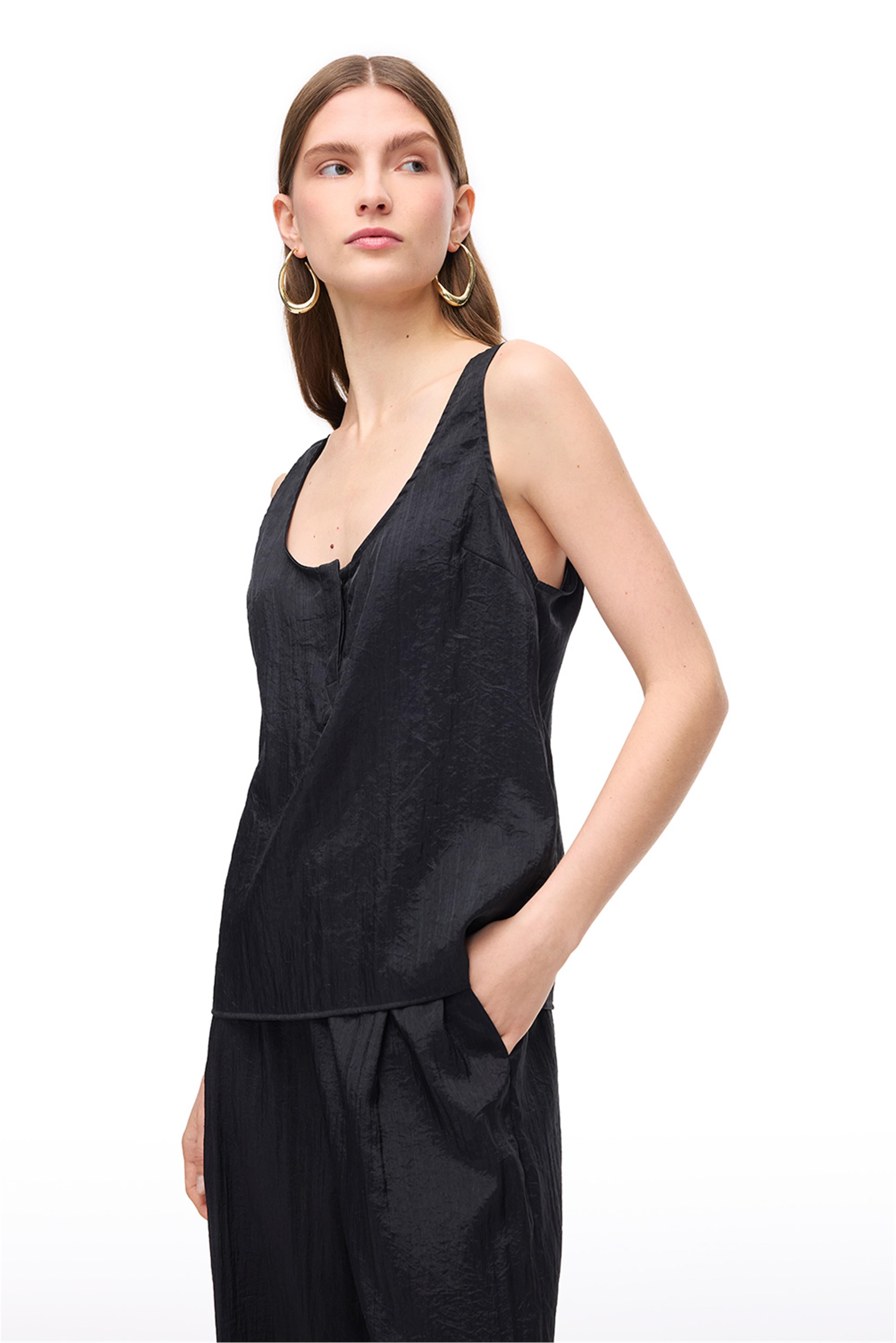 Siyah U-Yaka Askılı Düz Bluz