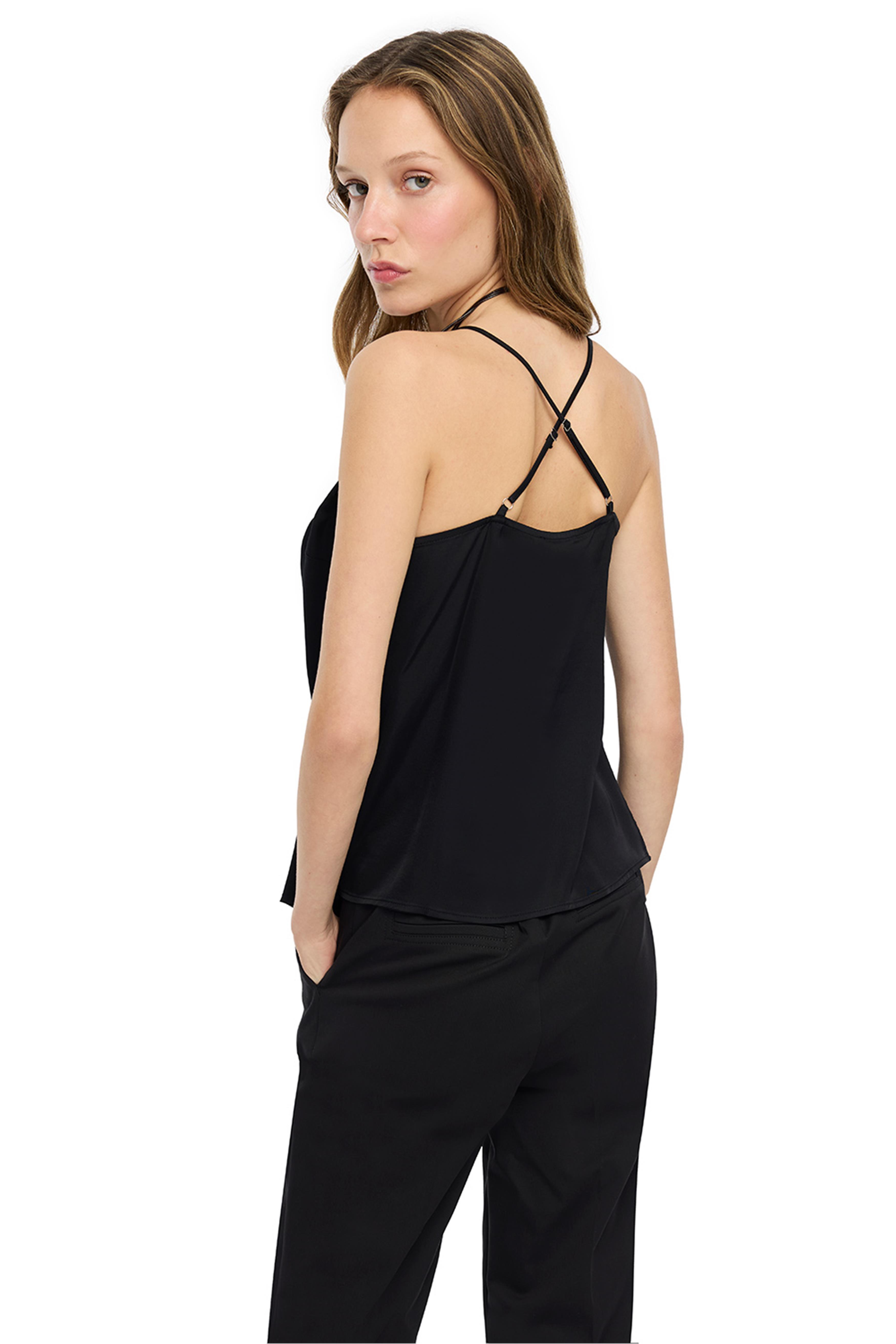 Siyah U Yaka Sıfır Kol Bluz