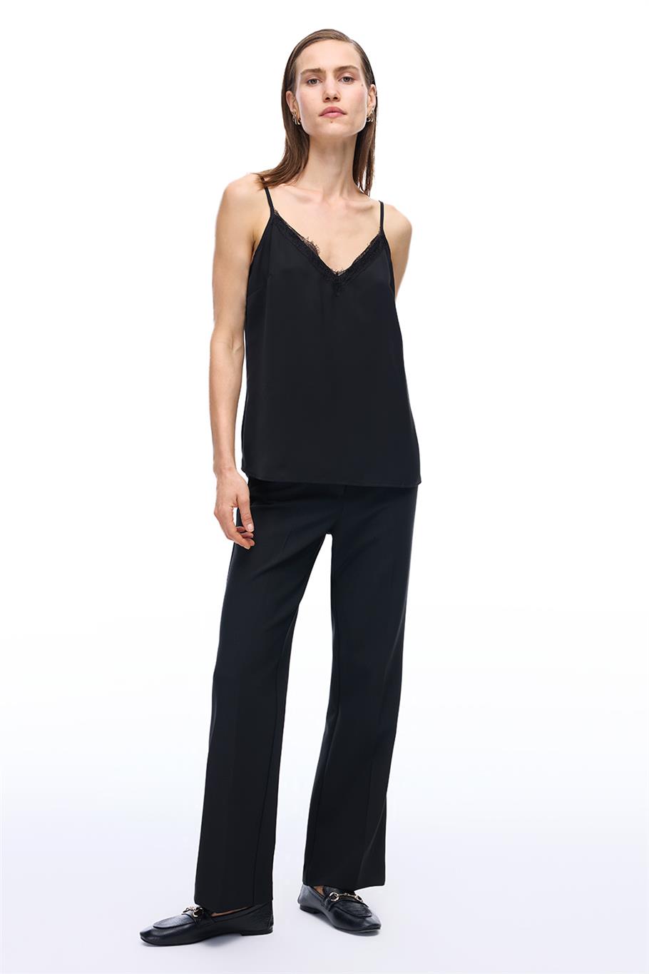 Siyah V-Yaka Askılı Bluz