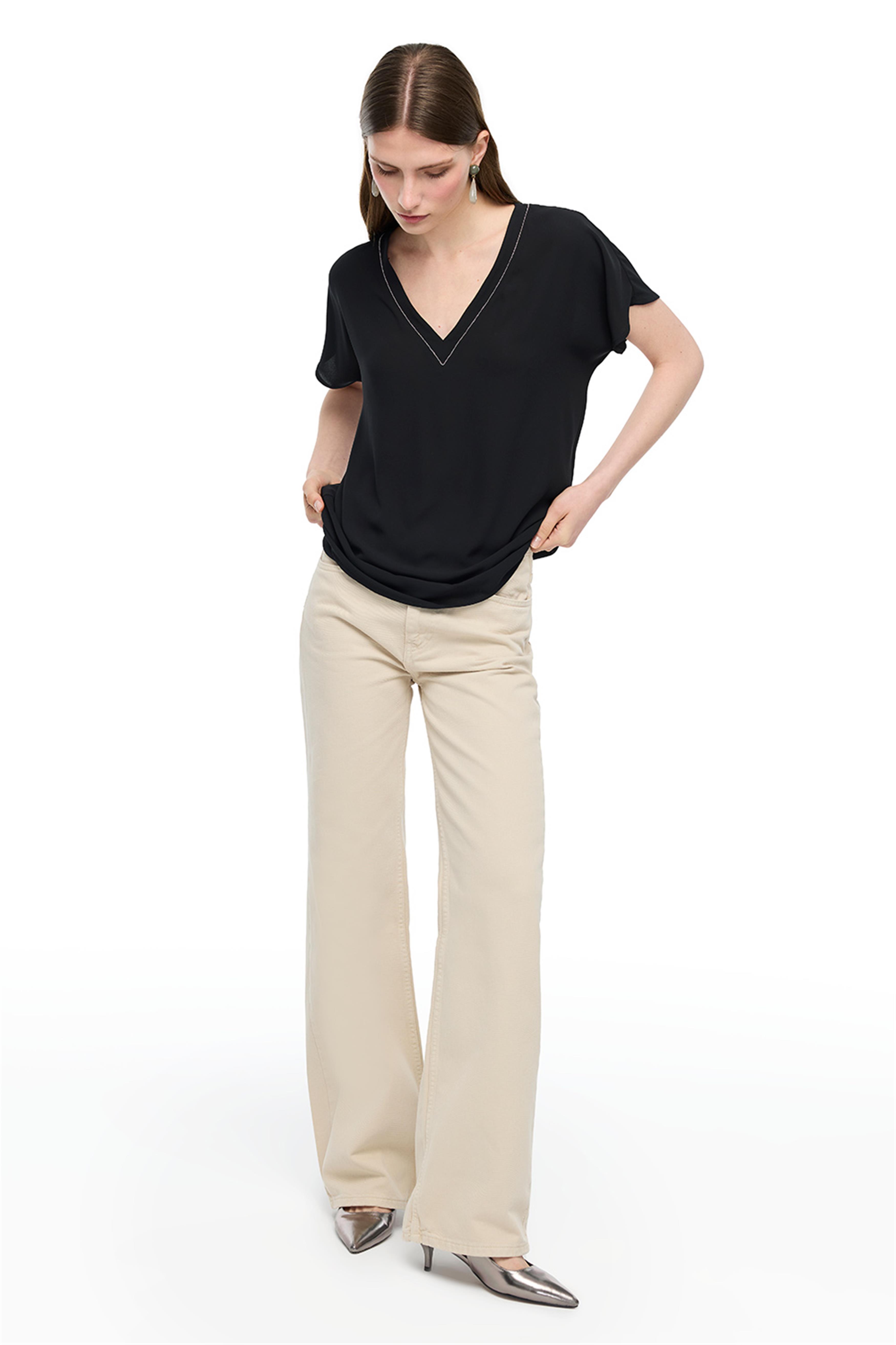 Siyah V Yaka Rahat Kalıp Bluz