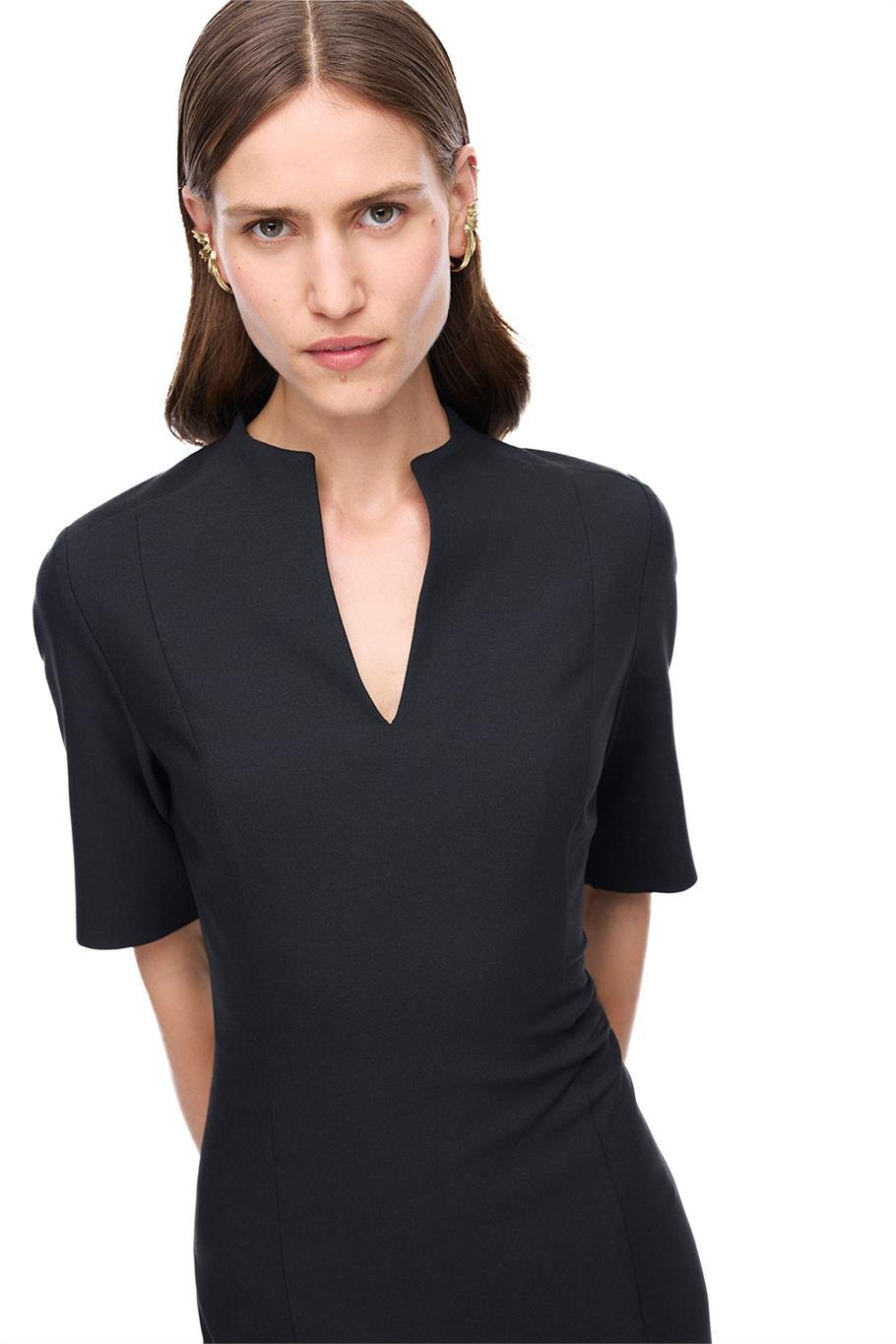 Siyah V-Yaka Slim Fit Diz Altı Elbise