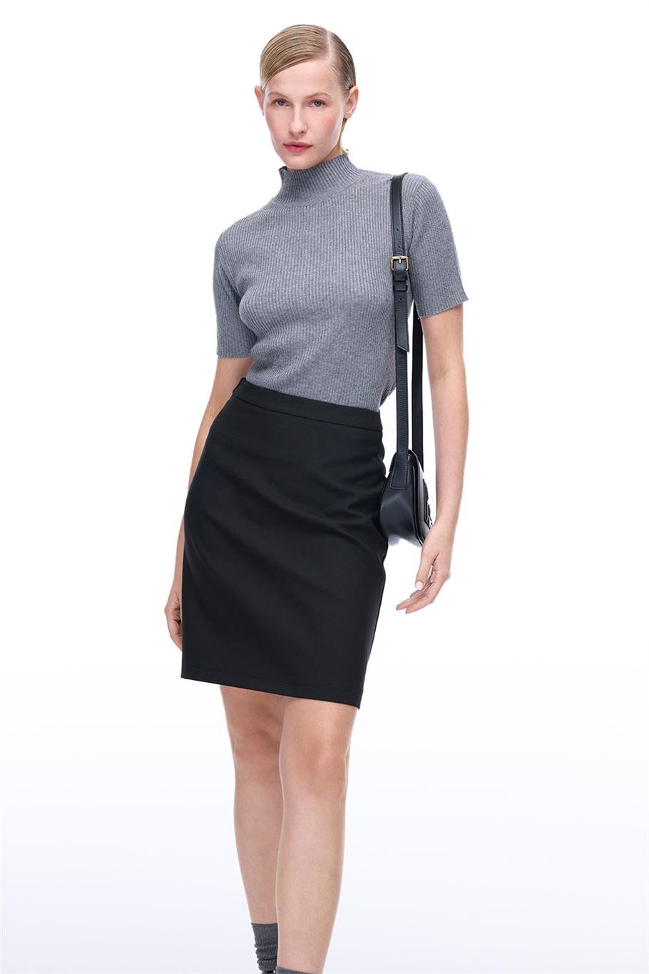 Siyah Yüksek Bel Slim Fit Diz Üstü Etek