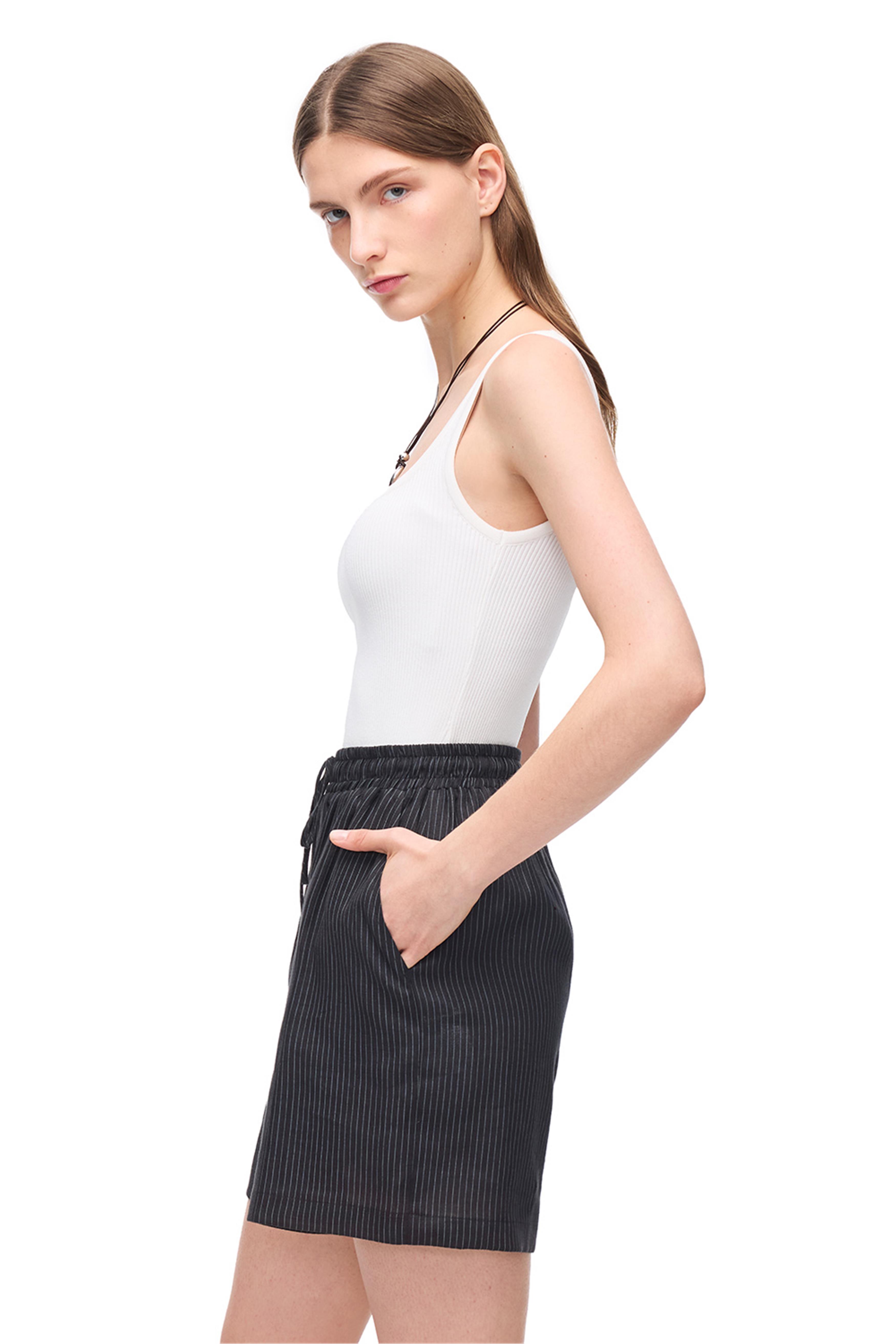 Siyah Yüksel Bel Keten Şort