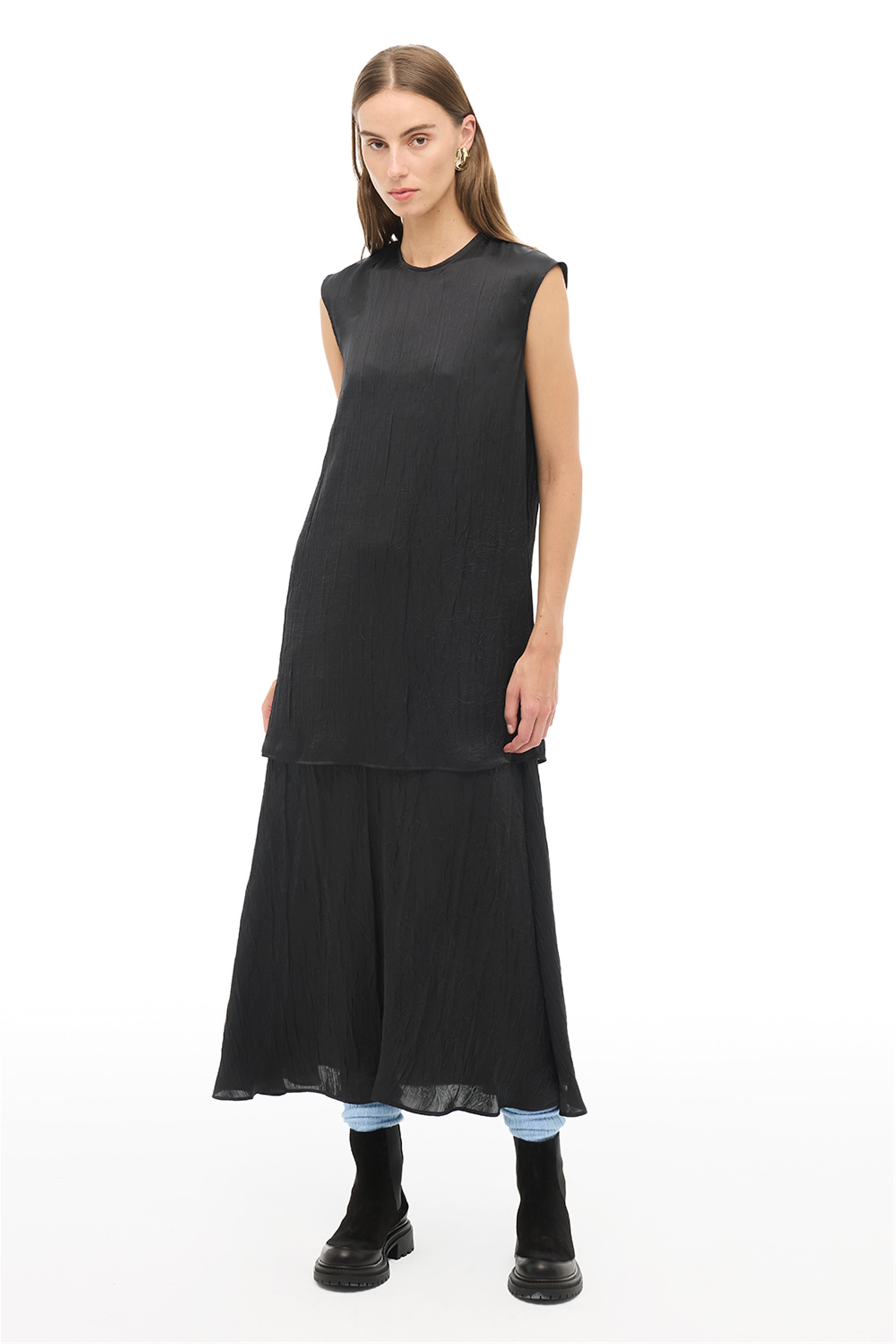 Siyah Yuvarlak Yaka Çiçekli Midi Elbise