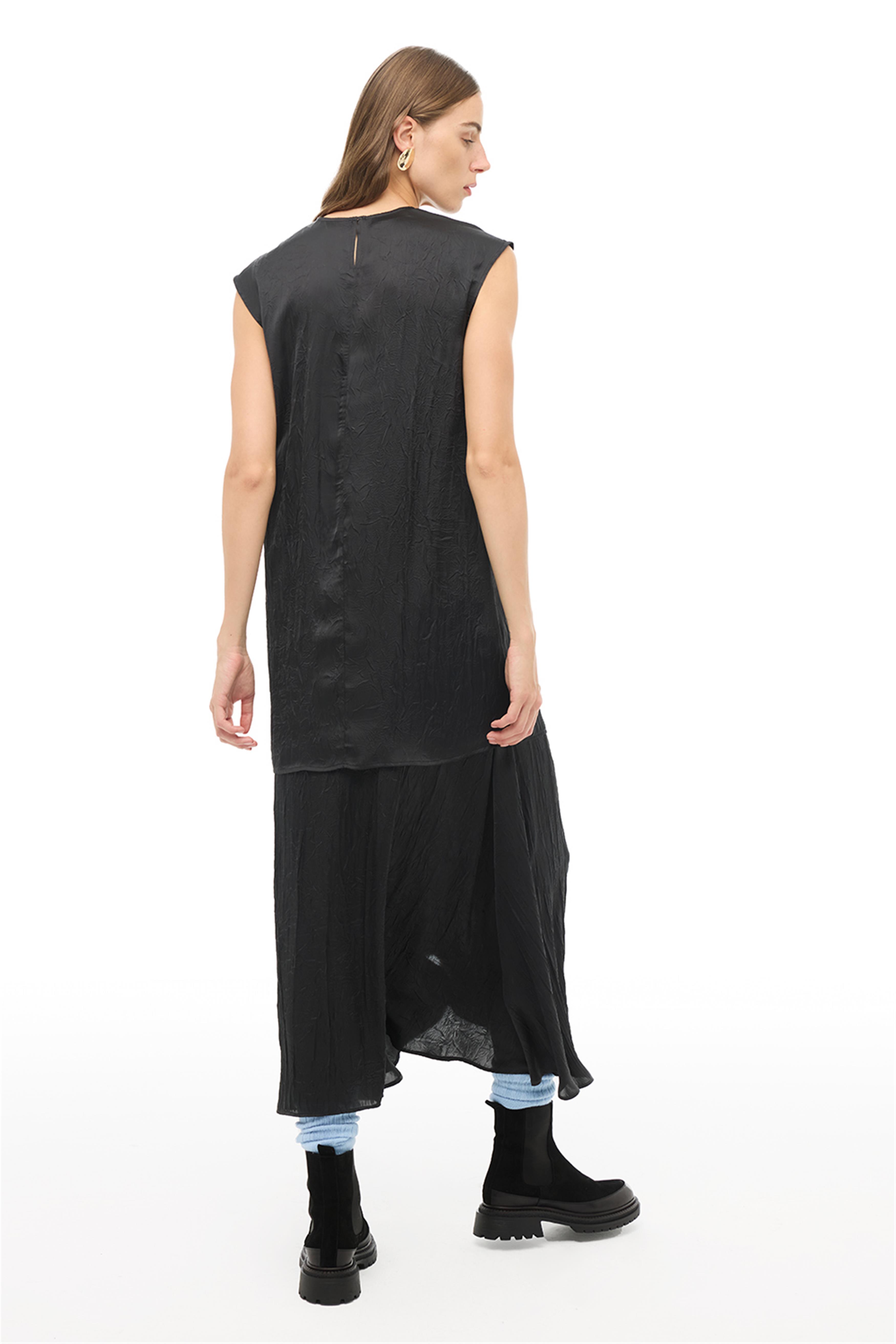 Siyah Yuvarlak Yaka Çiçekli Midi Elbise