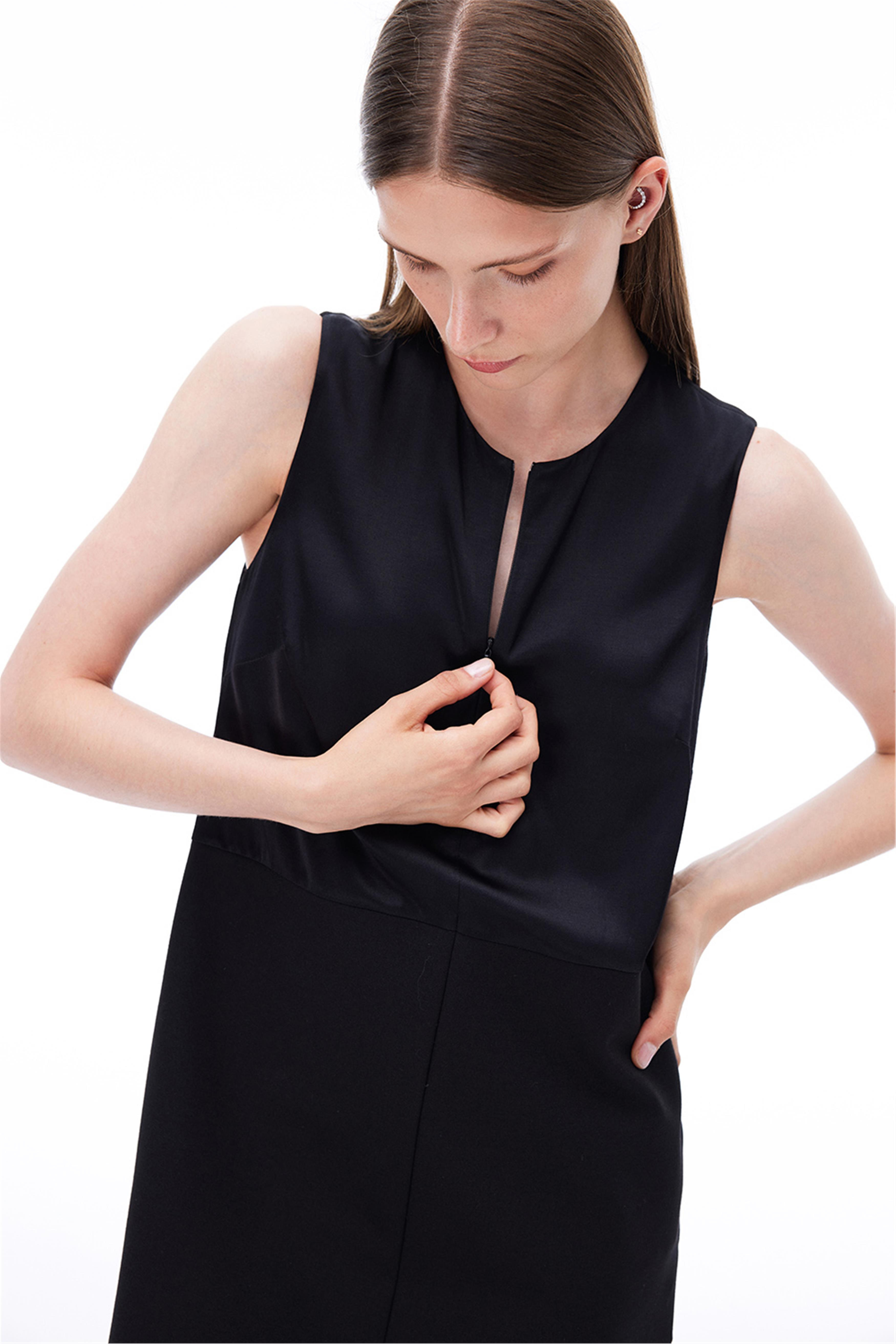 Siyah Yuvarlak Yaka Diz Üstü Elbise