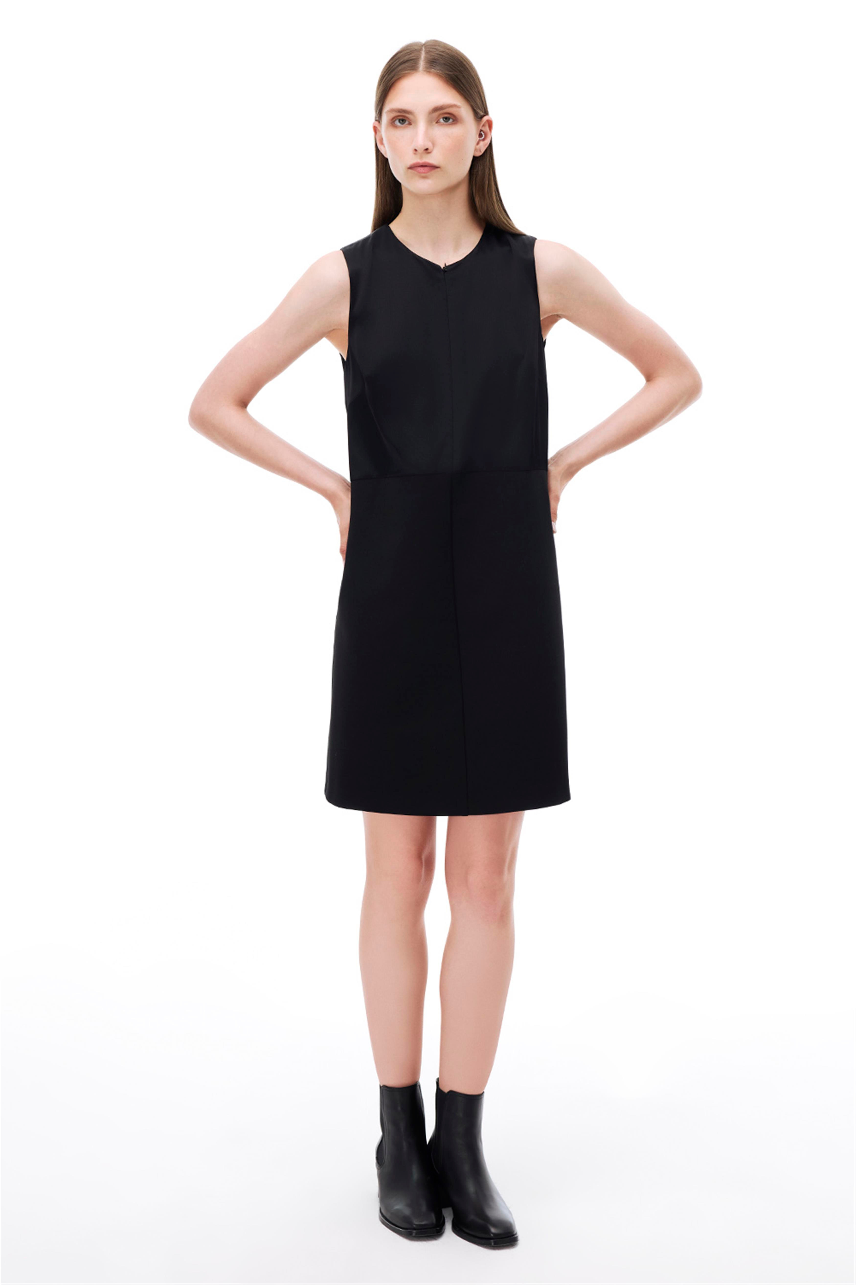 Siyah Yuvarlak Yaka Diz Üstü Elbise