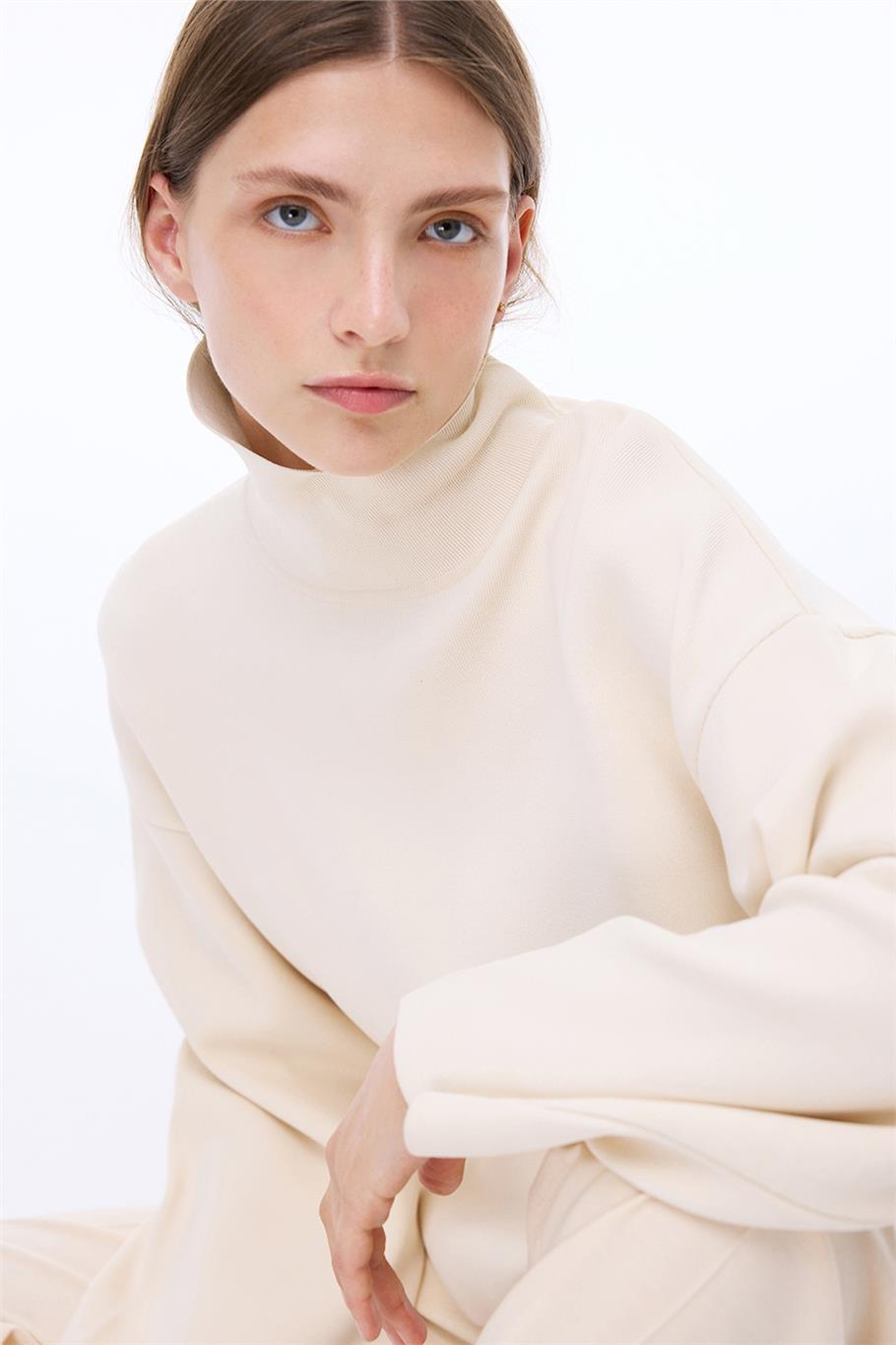 Triko Regular Fit Standart Boy Düşük Kollu Dik Yaka Ekru Kazak