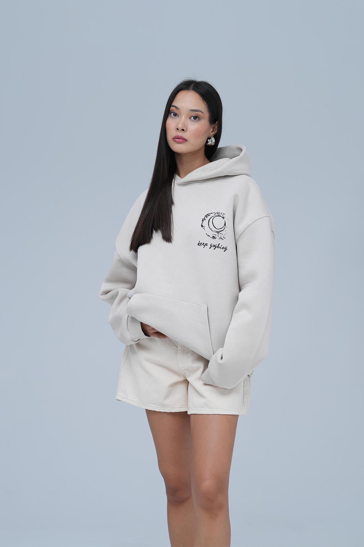 Beyond the Frame Oversize Sweatshirt Kadın Stone