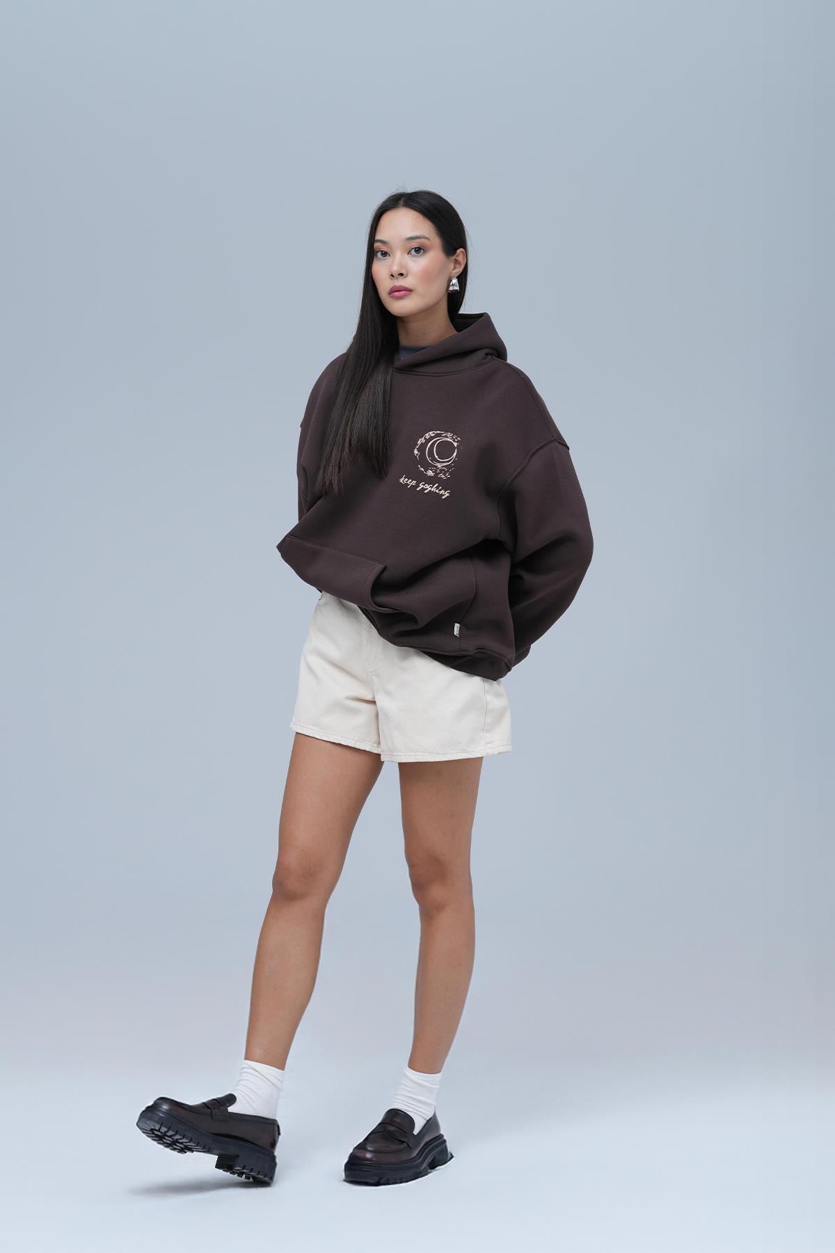 Beyond the Frame Oversize Sweatshirt Kadın Kahverengi
