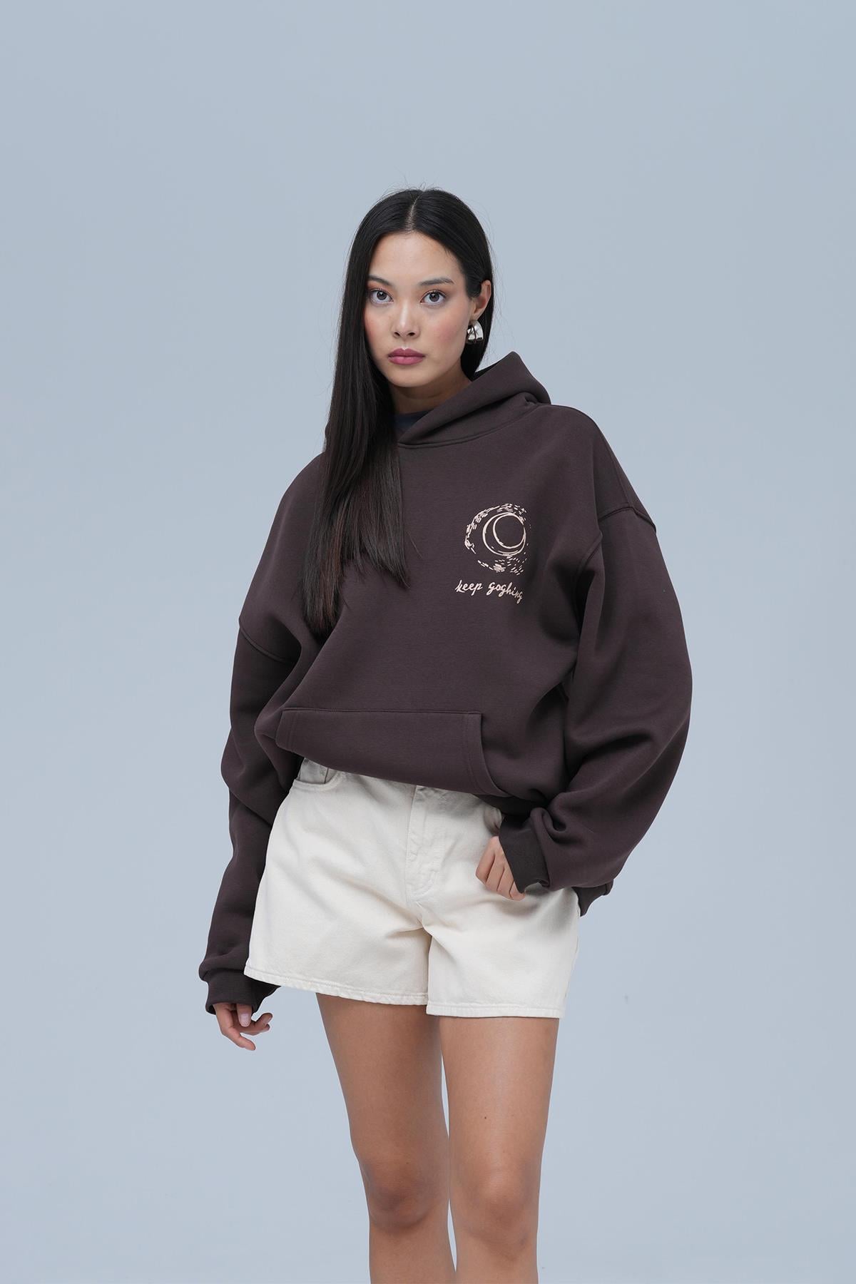 Beyond the Frame Oversize Sweatshirt Kadın Kahverengi
