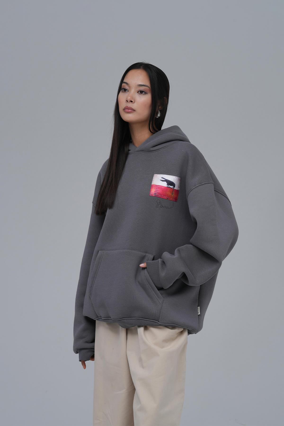 Crow of Transformation Oversize Sweatshirt Kadın Füme