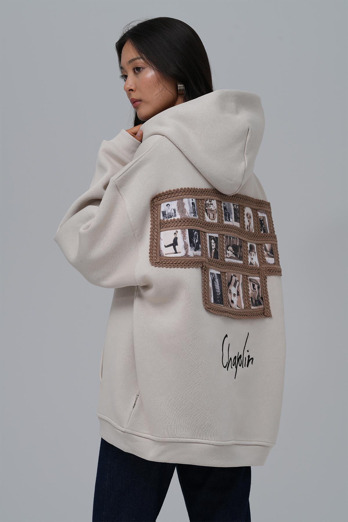 Frames of Laughter Oversize Sweatshirt Kadın Taş
