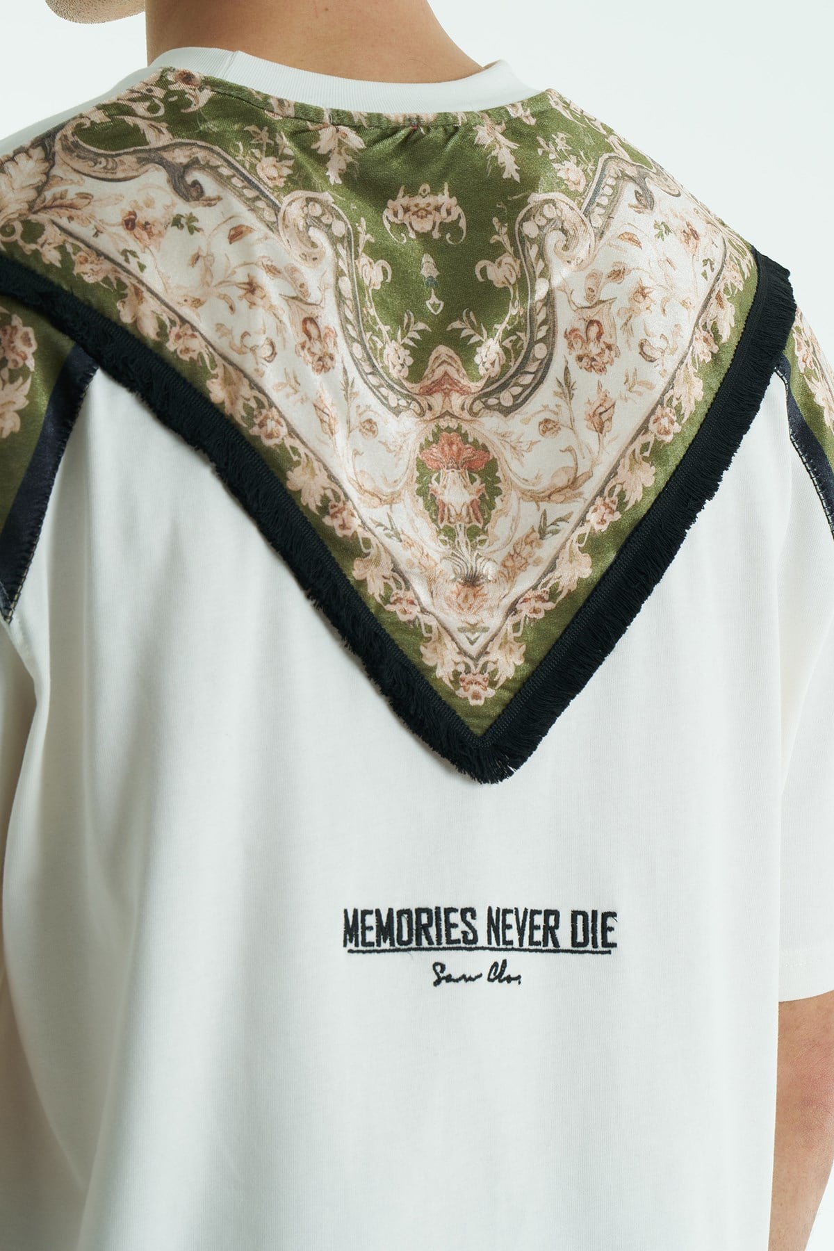 Memories Never Die Oversize Erkek Tişört Ekru