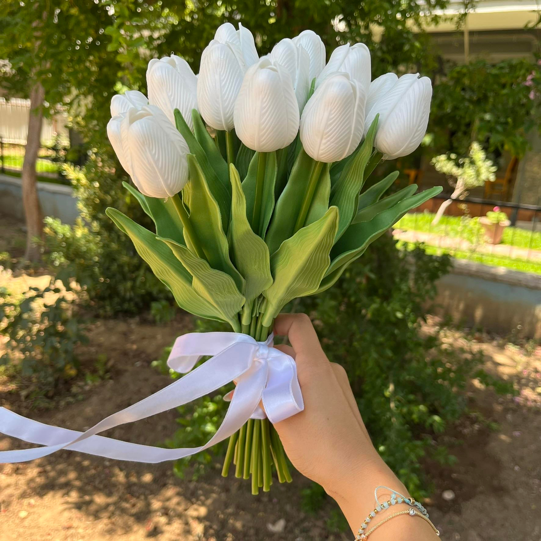BEYAZ LALE BUKET