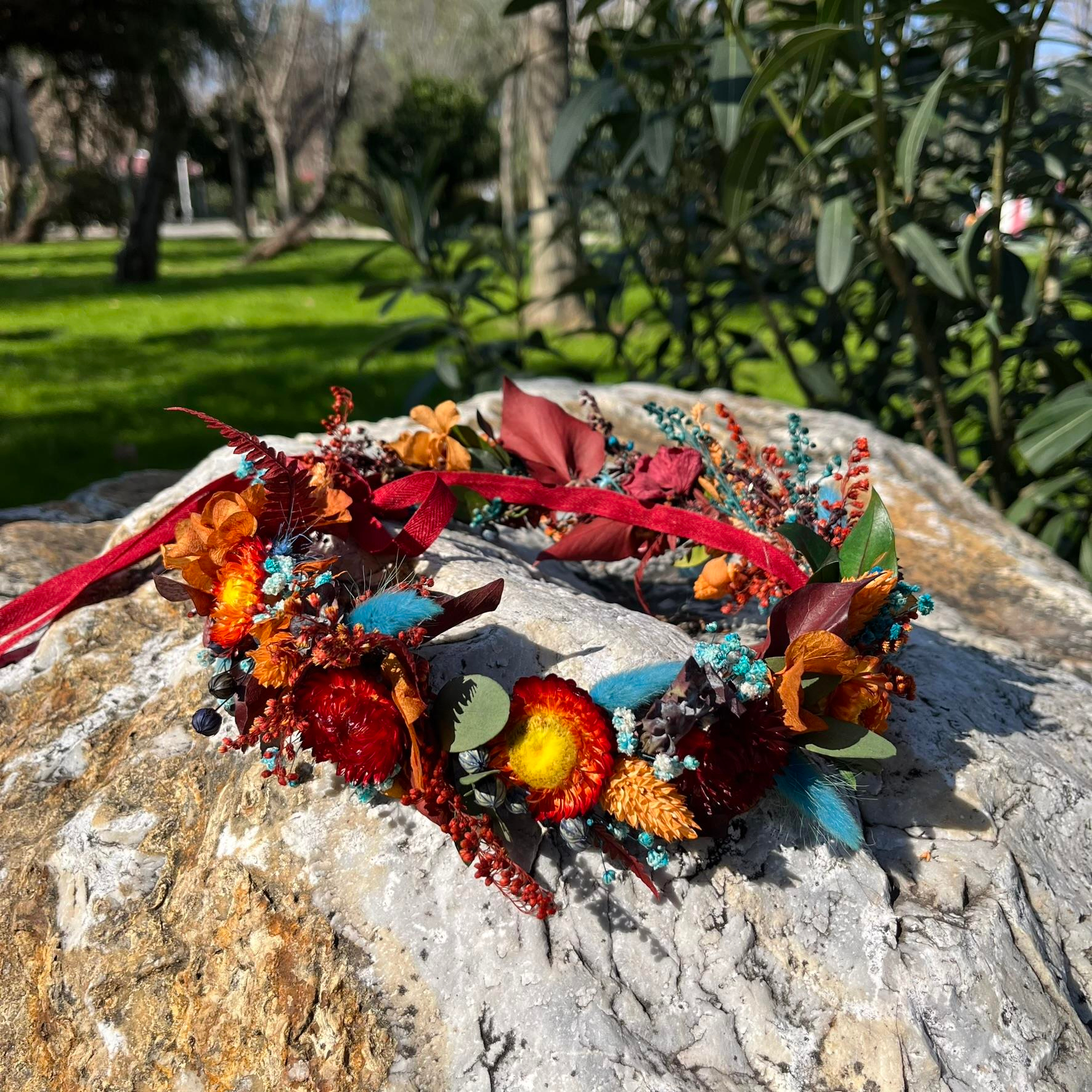 BORDO TUTKU KURU ÇİÇEK TAÇ
