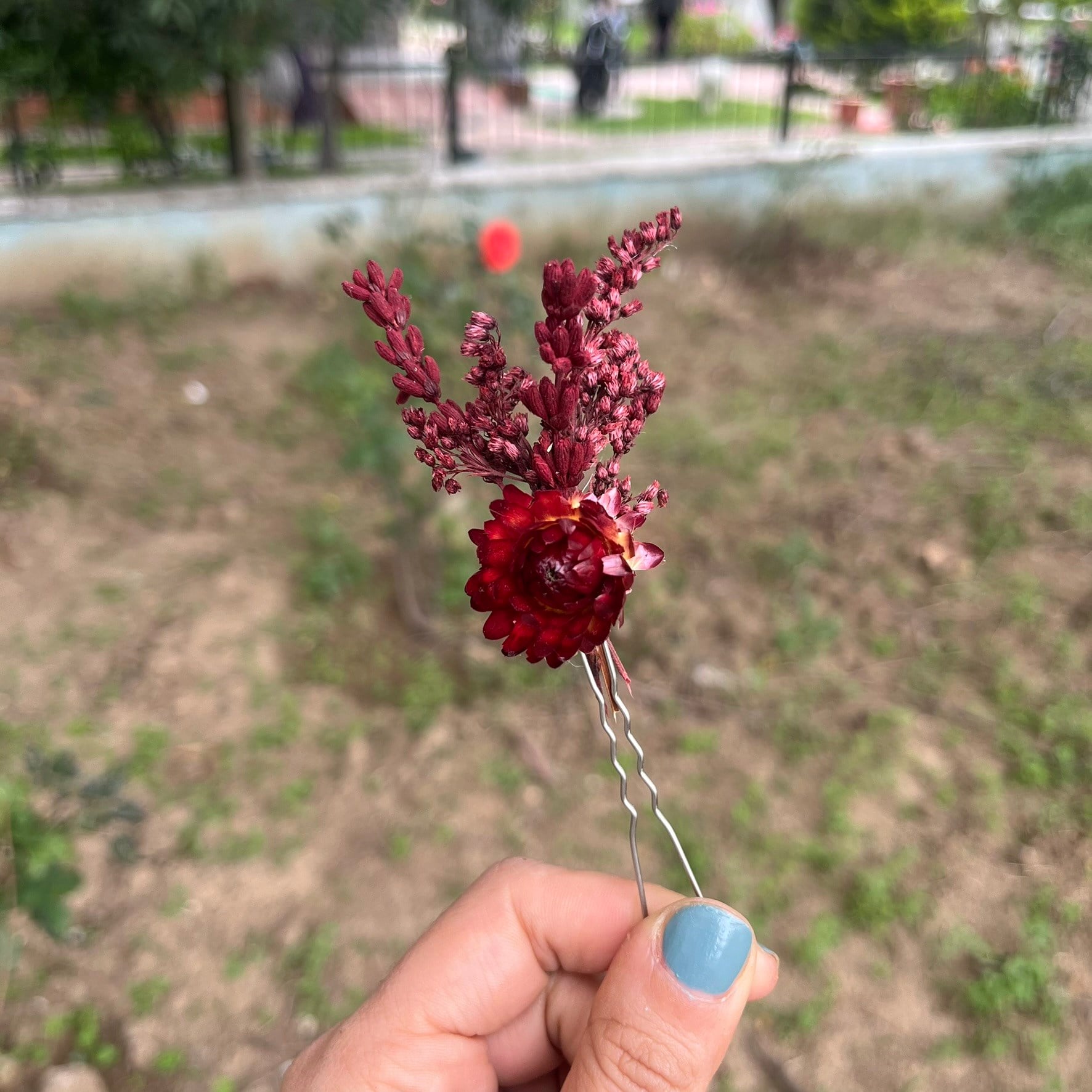BORDO YAKA ÇİÇEĞİ 