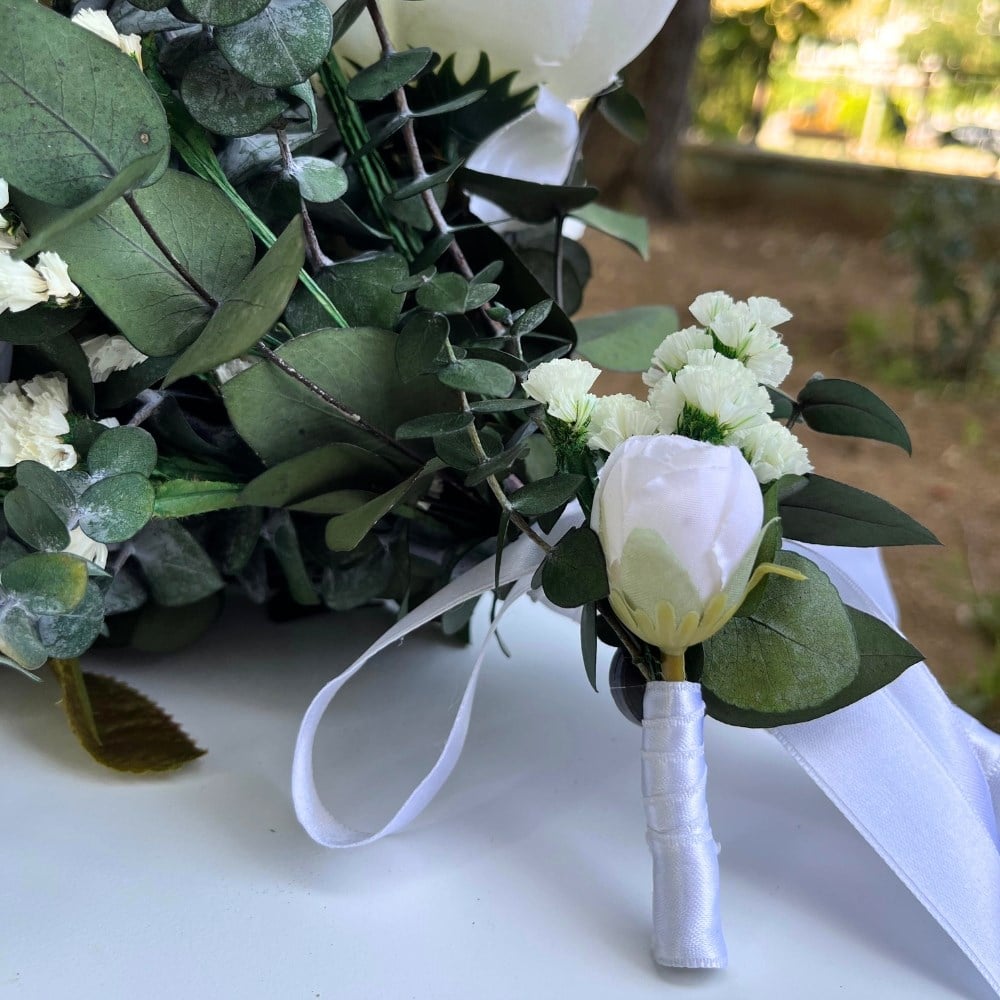 ROMANTİK BEYAZ YAKA ÇİÇEĞİ 