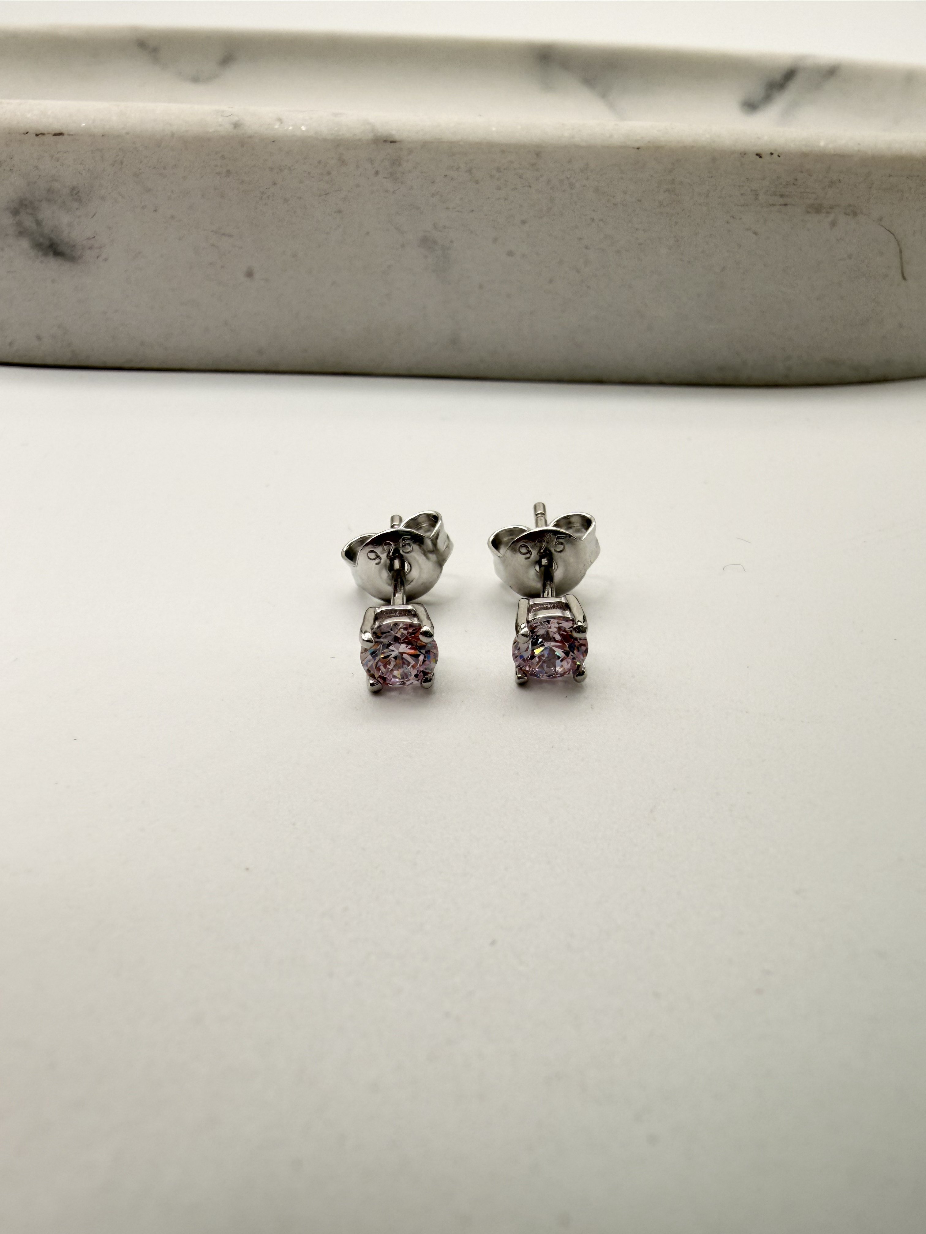 3MM PEMBE TAŞLI G-COLOR TEK TAŞ KÜPE 
