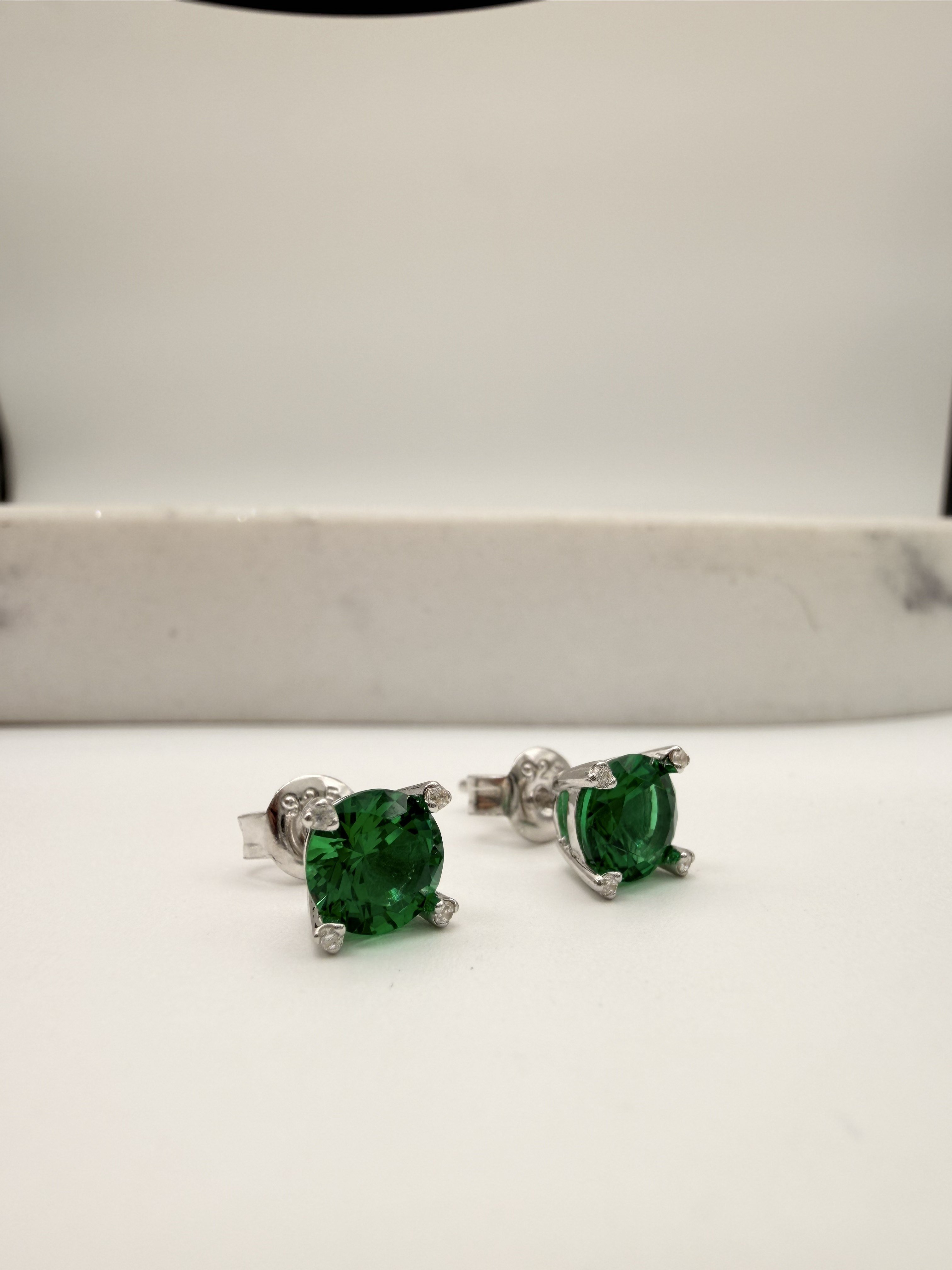 4MM PIRLANTA MONTÜR ZÜMRÜT TEK TAŞ KÜPE