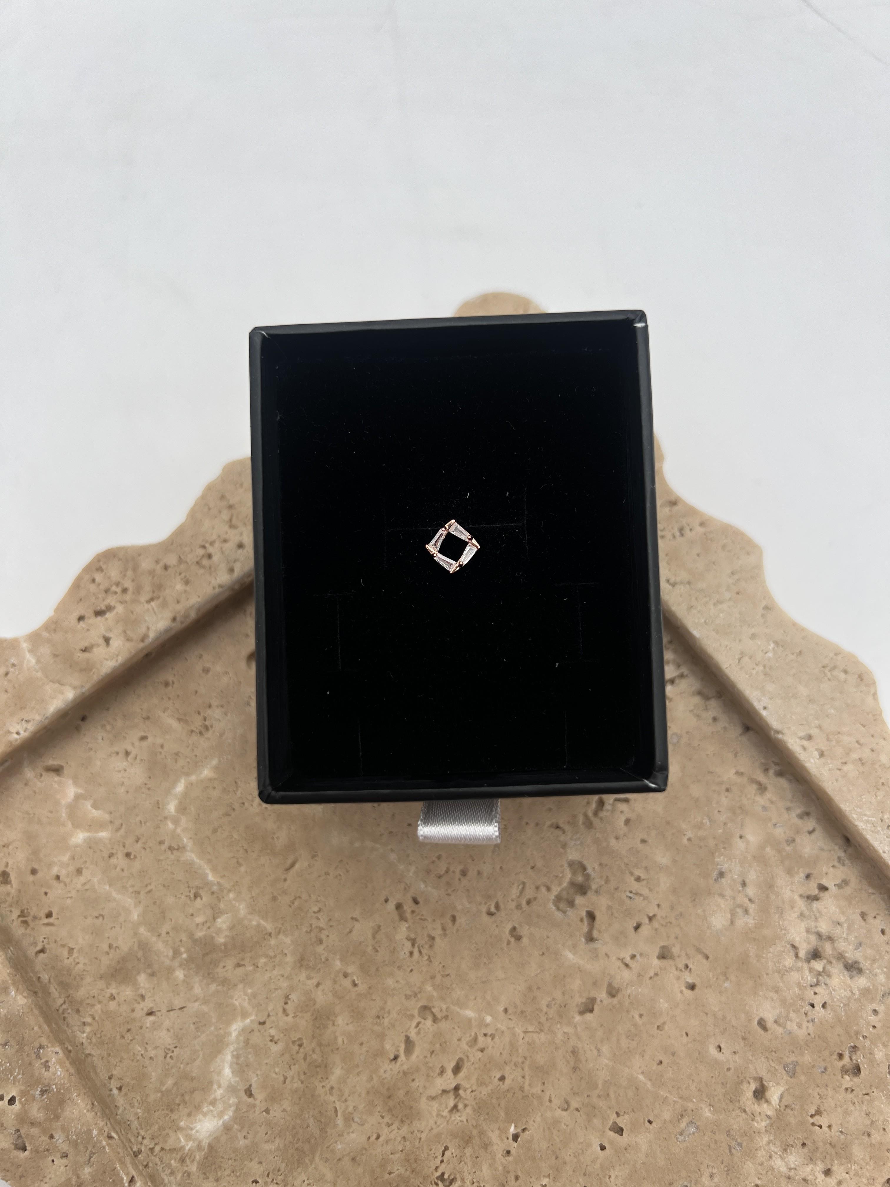 Geometrik Taş Detaylı Gümüş Tragus
