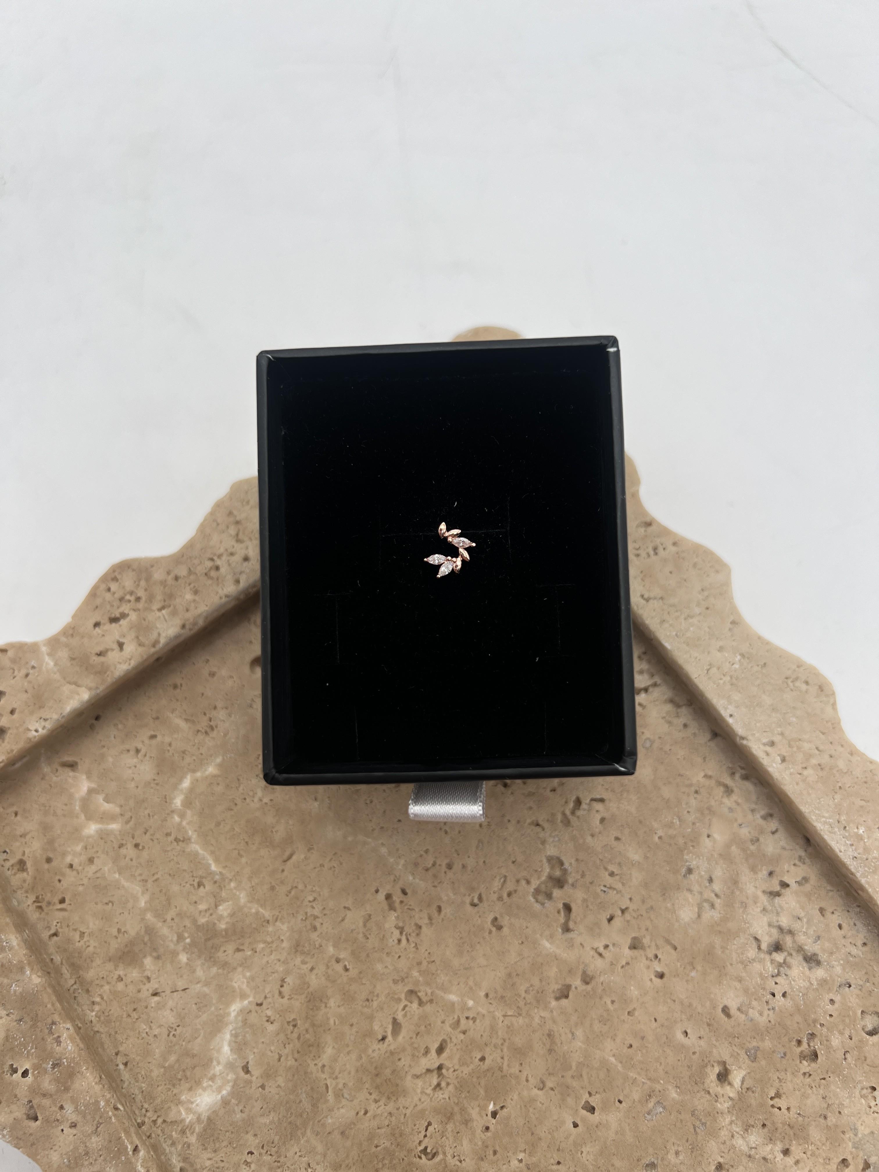 Taş Detaylı Çoklu Gümüş Yaprak Tragus