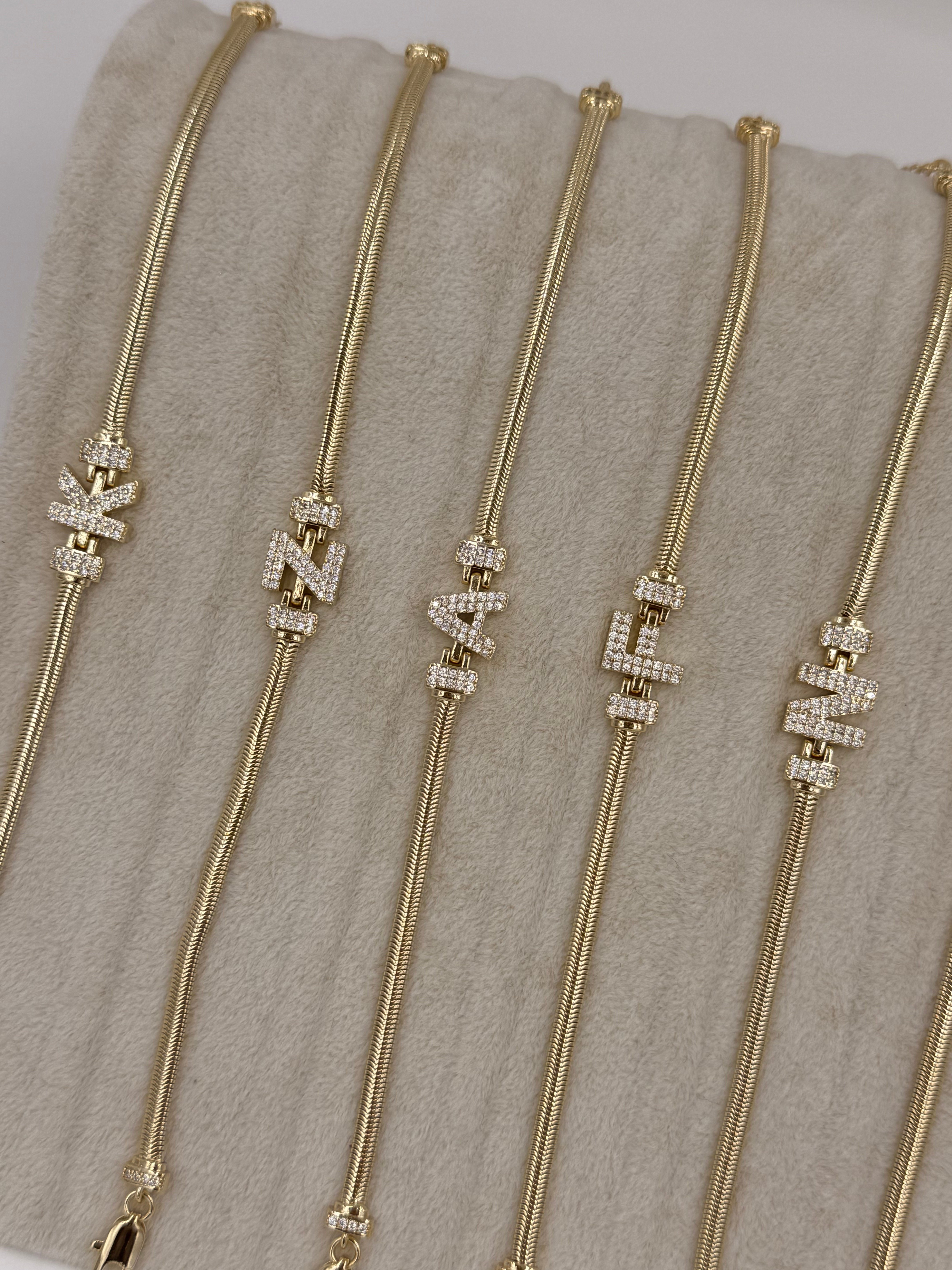 Zirkon Taşlı İtalyan Balıksırtı Harf Bileklik - A