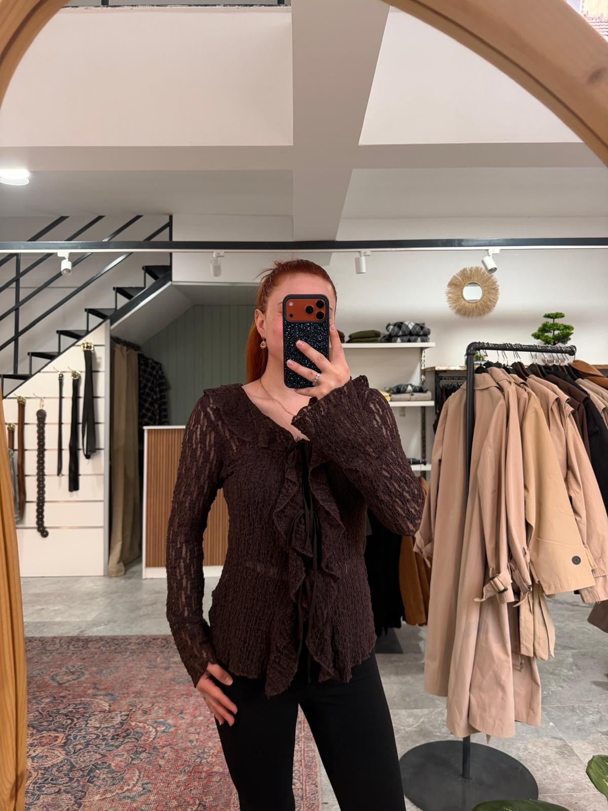 RİKLALI DANTELLİ BLUZ  KAHVE