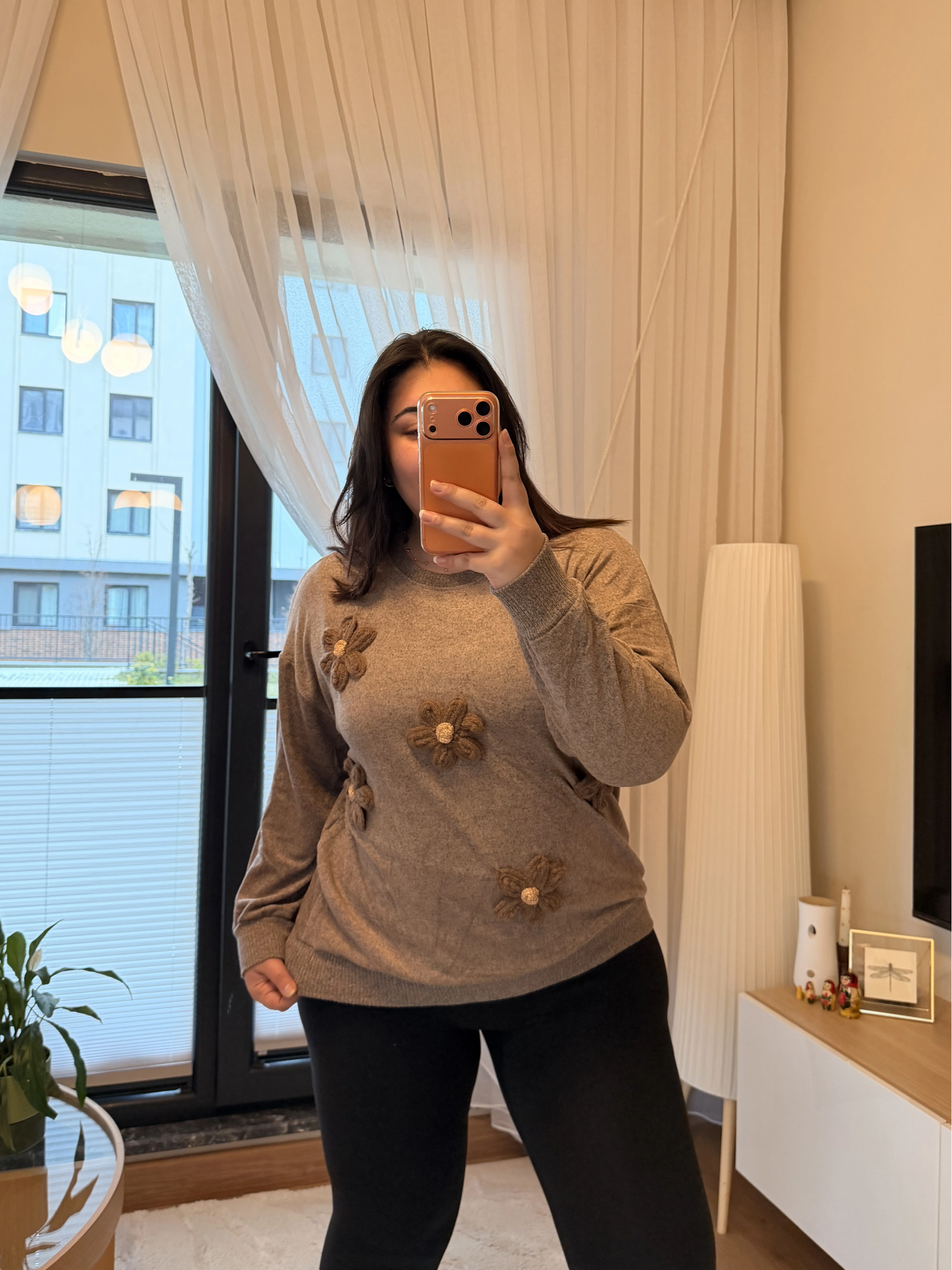 Papatya Detaylı Yumoş Sweat - Kahverengi