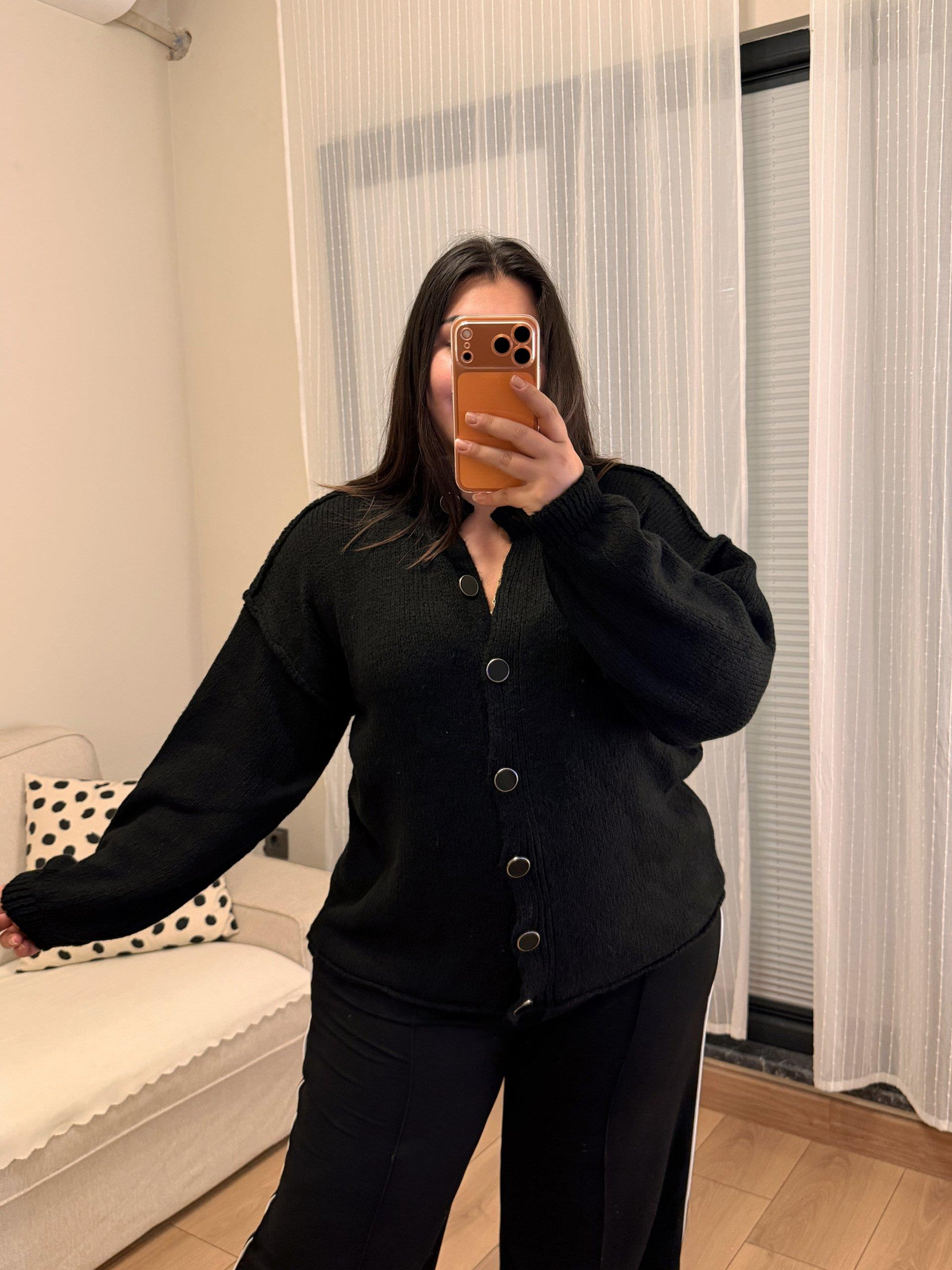 Premium Düğme Detaylı Triko Hırka - Siyah