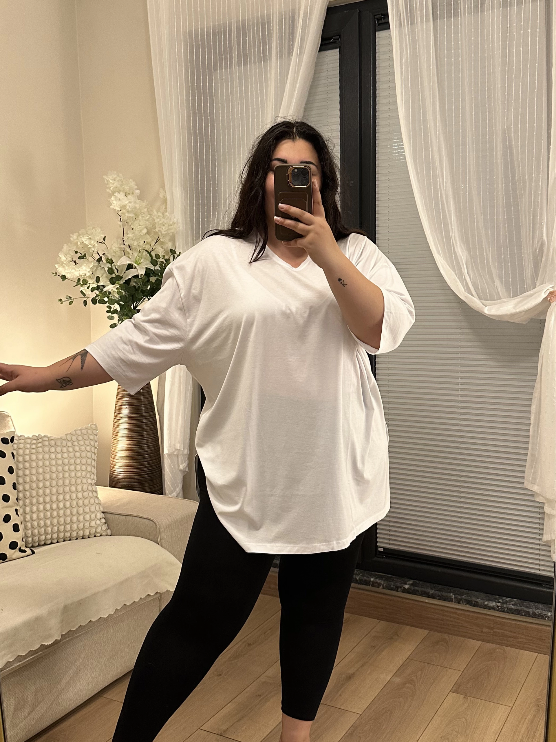 V Yaka Geniş Kesim Penye Tişört - Beyaz