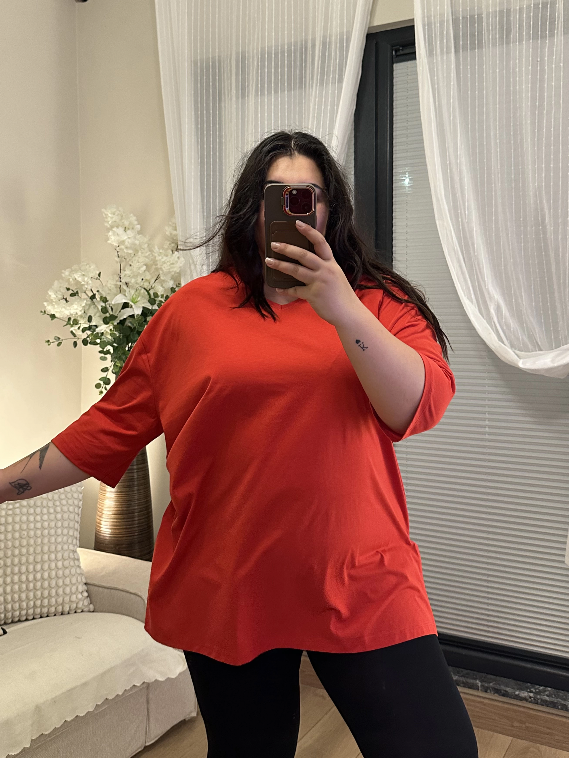 V Yaka Geniş Kesim Penye Tişört - Kırmızı