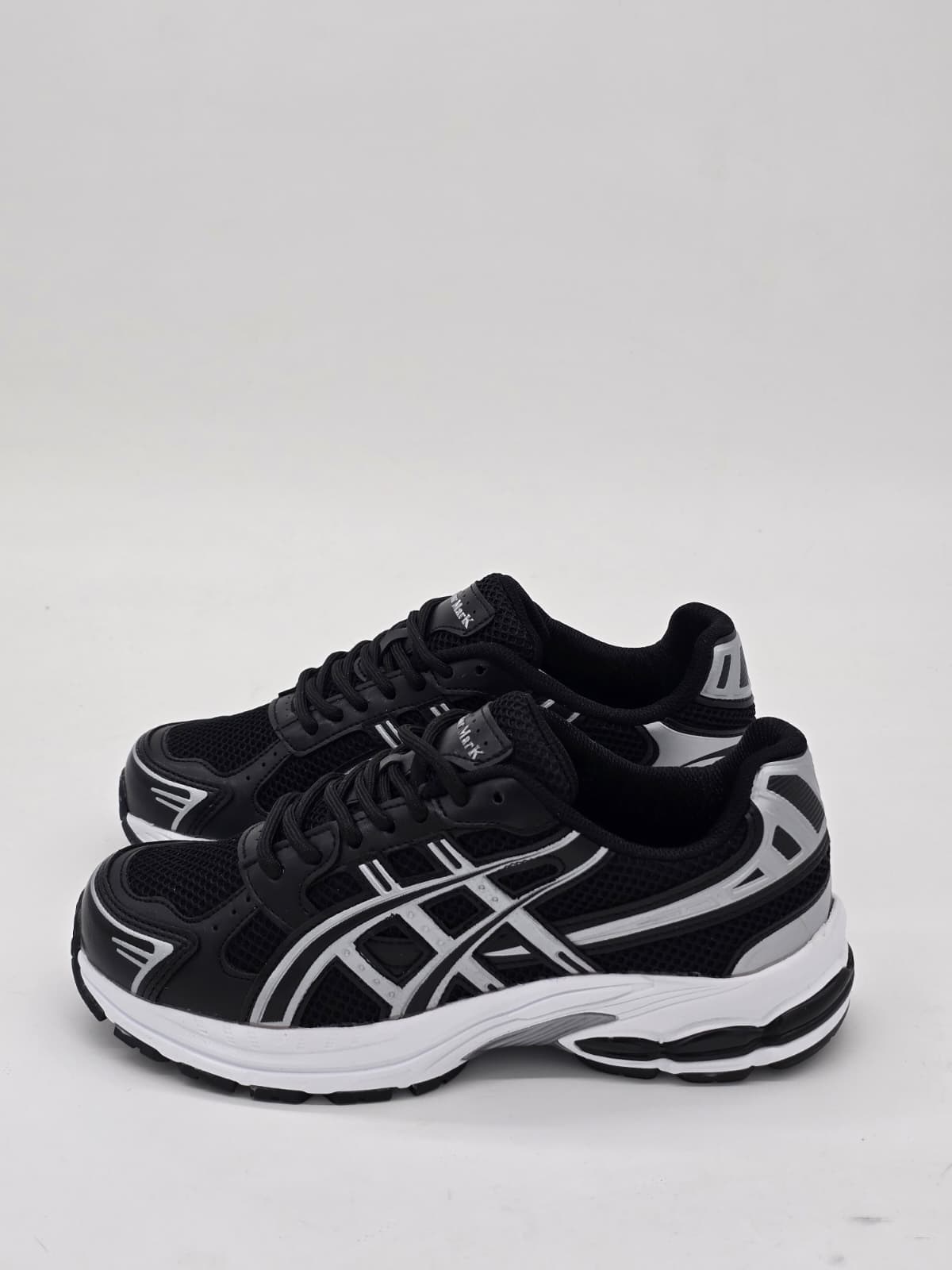 luvestashoes luna sneaker