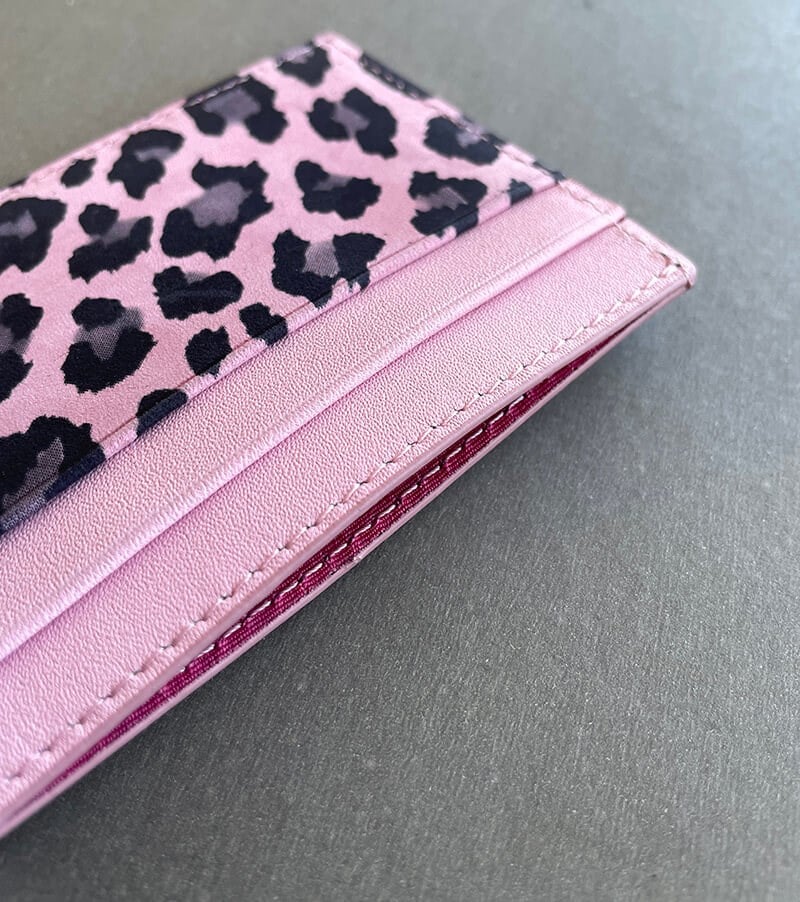 Deri Kartlık Pembe Leopar