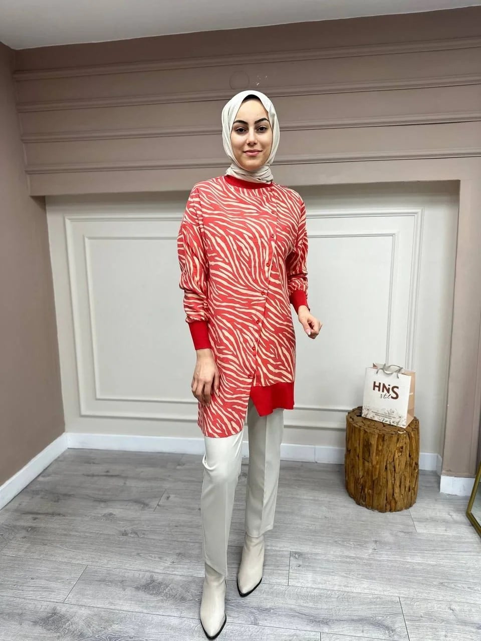 İnvee 6122 Bej Asimetrik Kesim Gömlek