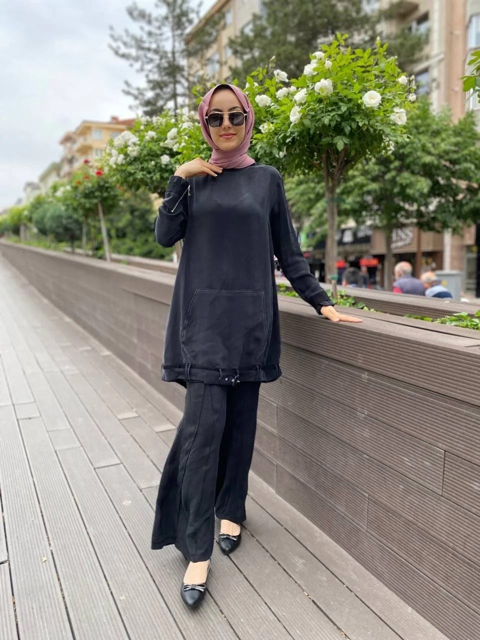 Misswhence 35023 Siyah Etek Ucu Kemerli İpek Tunik