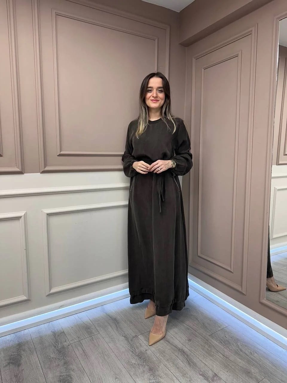 Misswhence 37829 Kahverengi Yanı Detaylı İpek Elbise