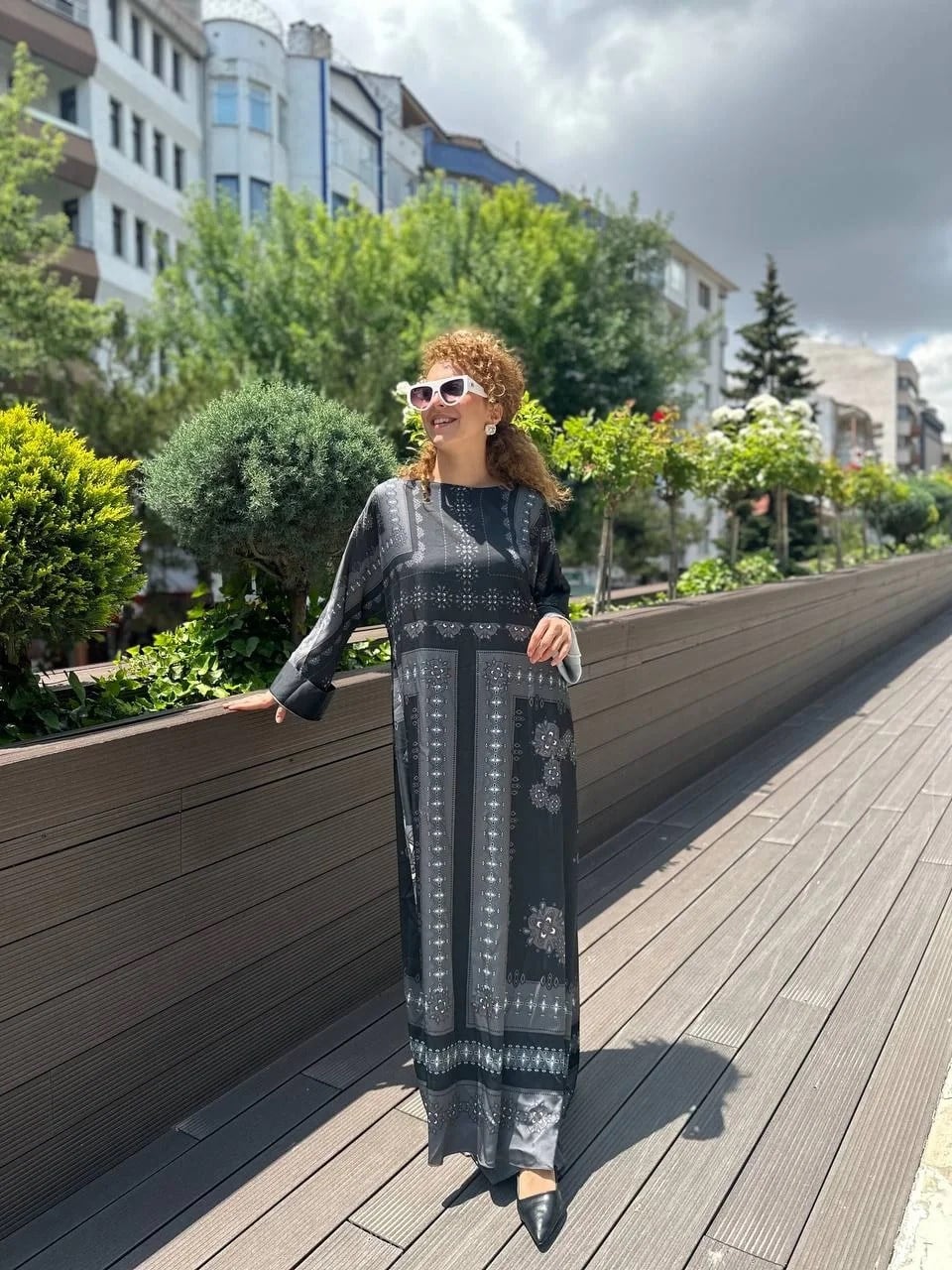 Noi 53257 Siyah Saten Kumaş Desenli Elbise