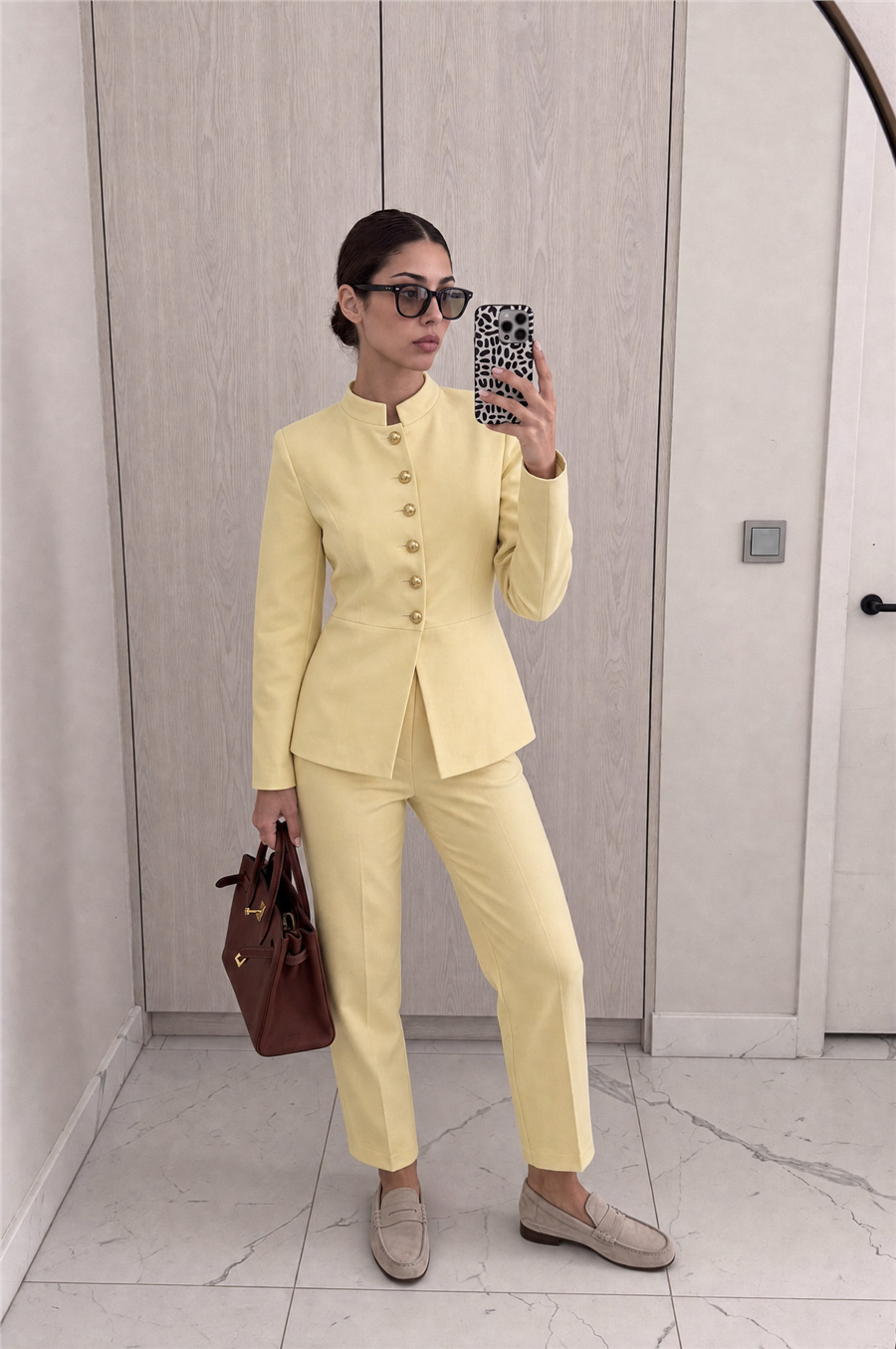 Bella Mücevher Düğmeli Hakim Yaka Ceket ve Dar Paça Pantolon Takım Sarı