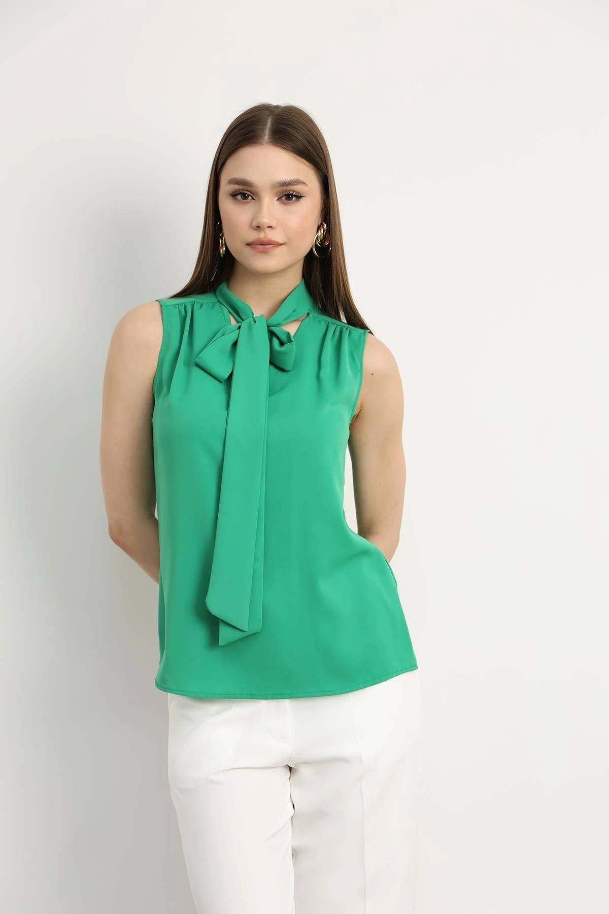 Emerald Yaka Detaylı Bluz Yeşil