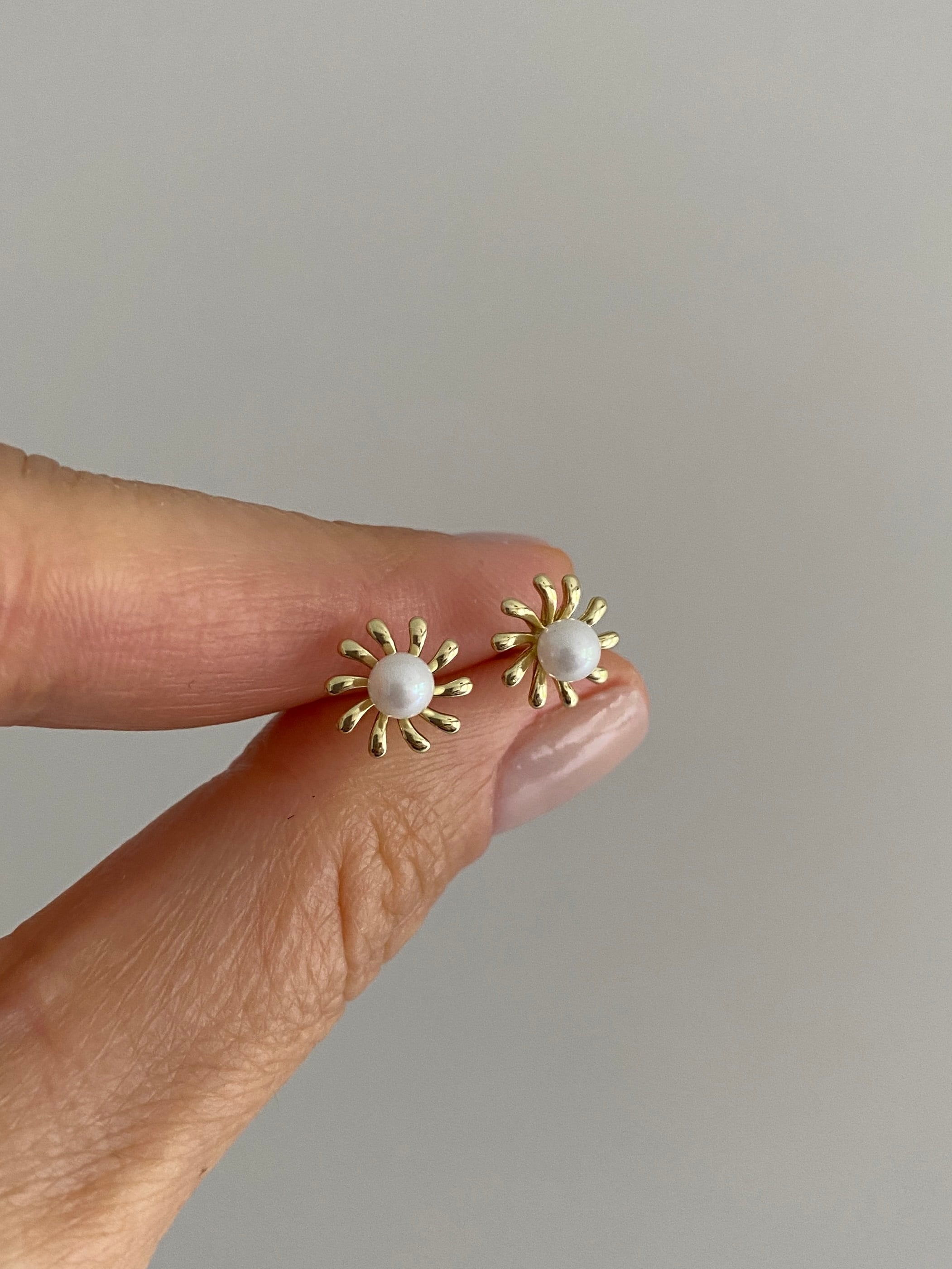 Özel Seri İncili Rüzgar Gülü Minimal Küpe